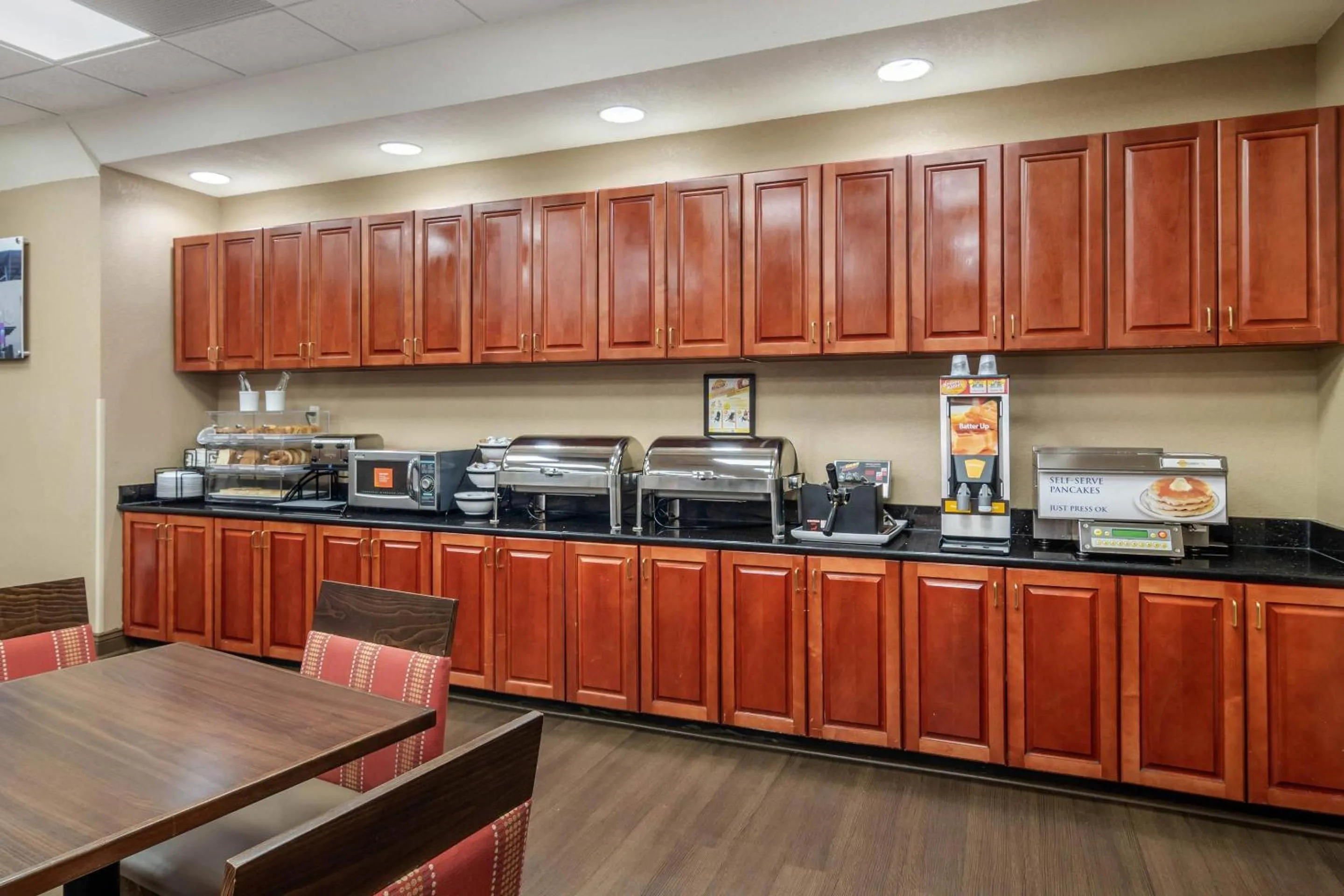 Breakfast in Comfort Inn & Suites Atlanta-Smyrna