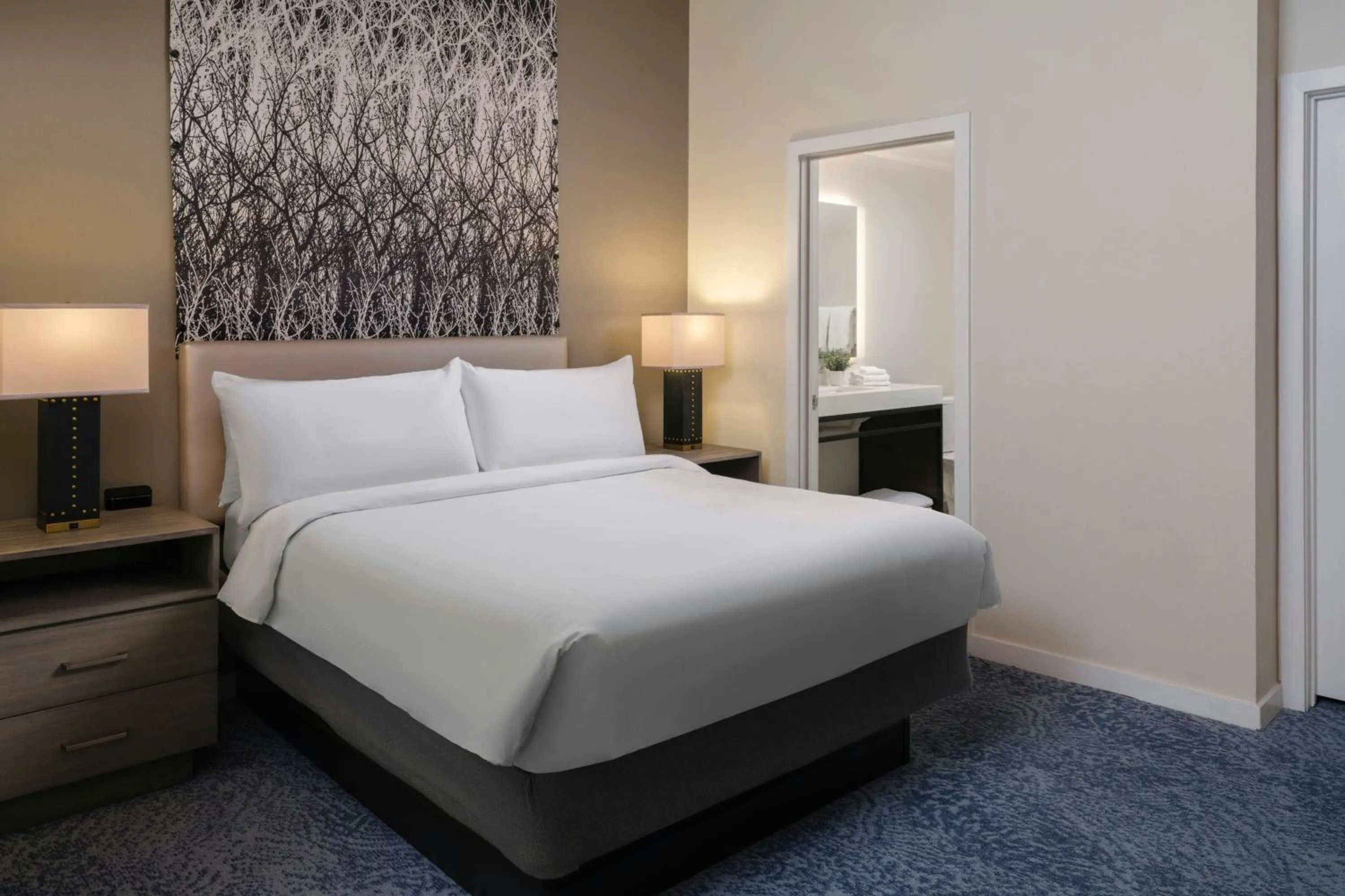 Bathroom, Bed in Marriott's StreamSide Douglas at Vail