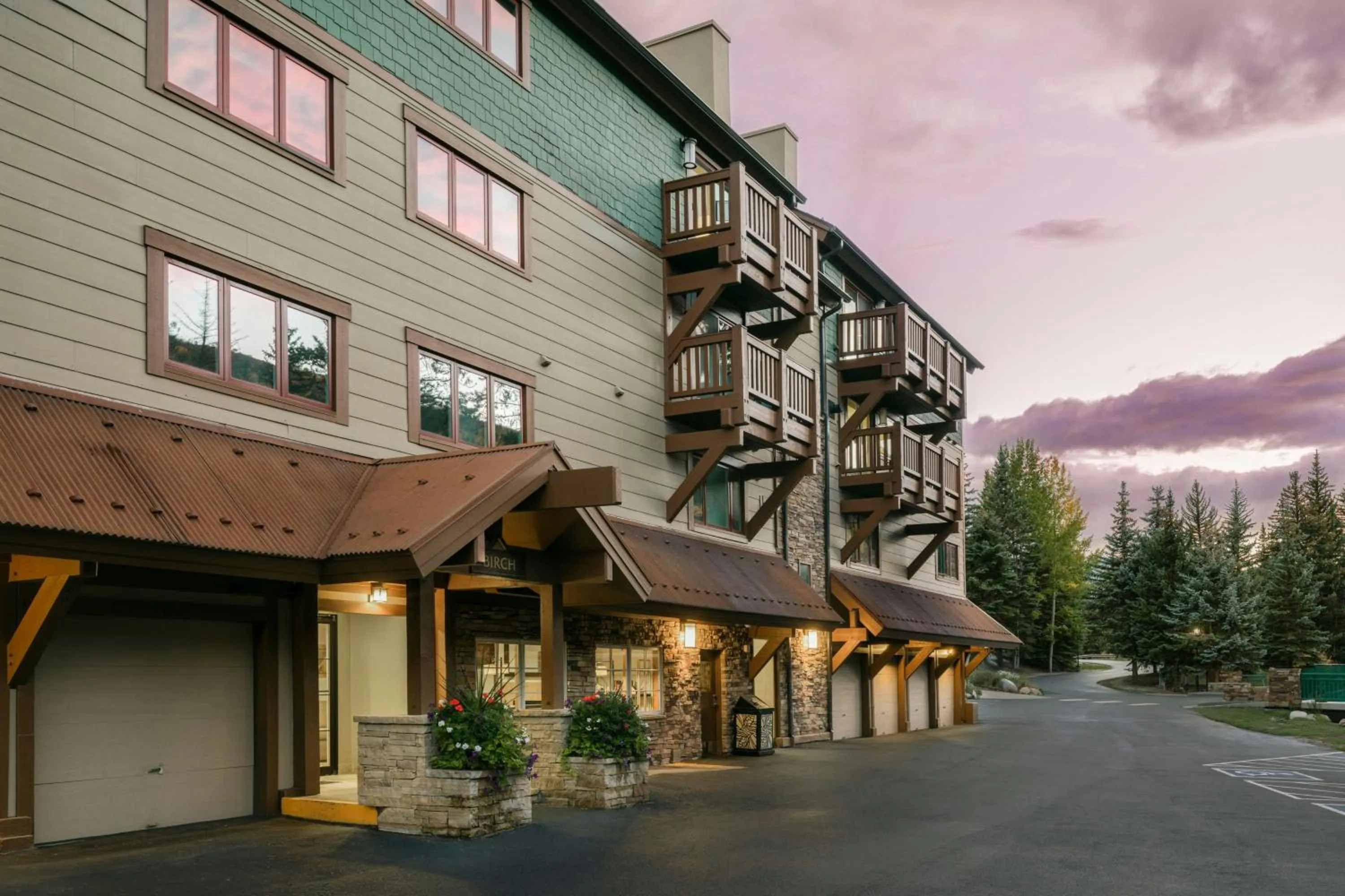 Property building in Marriott's StreamSide Birch at Vail