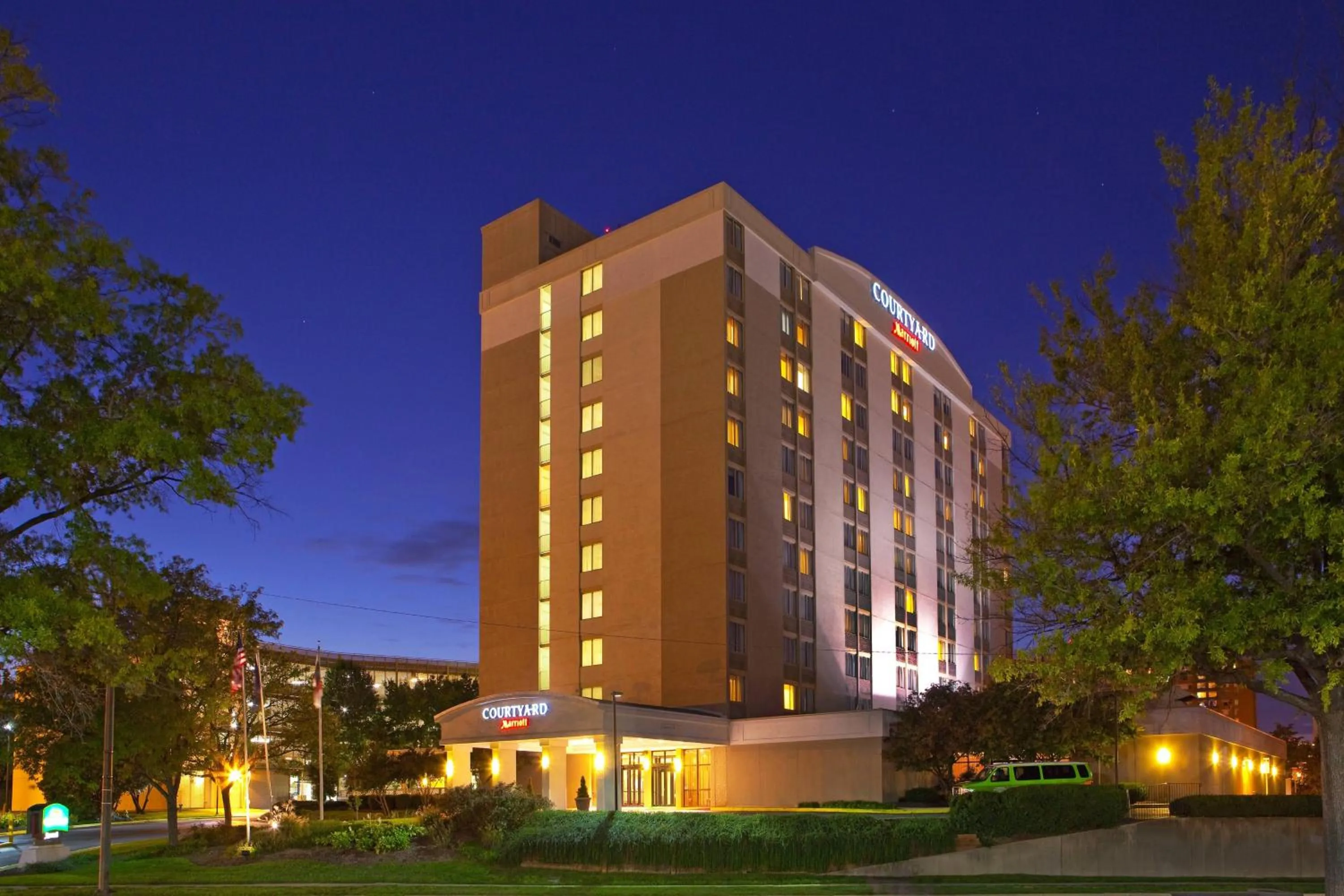 Property building in Courtyard by Marriott Alexandria Pentagon South