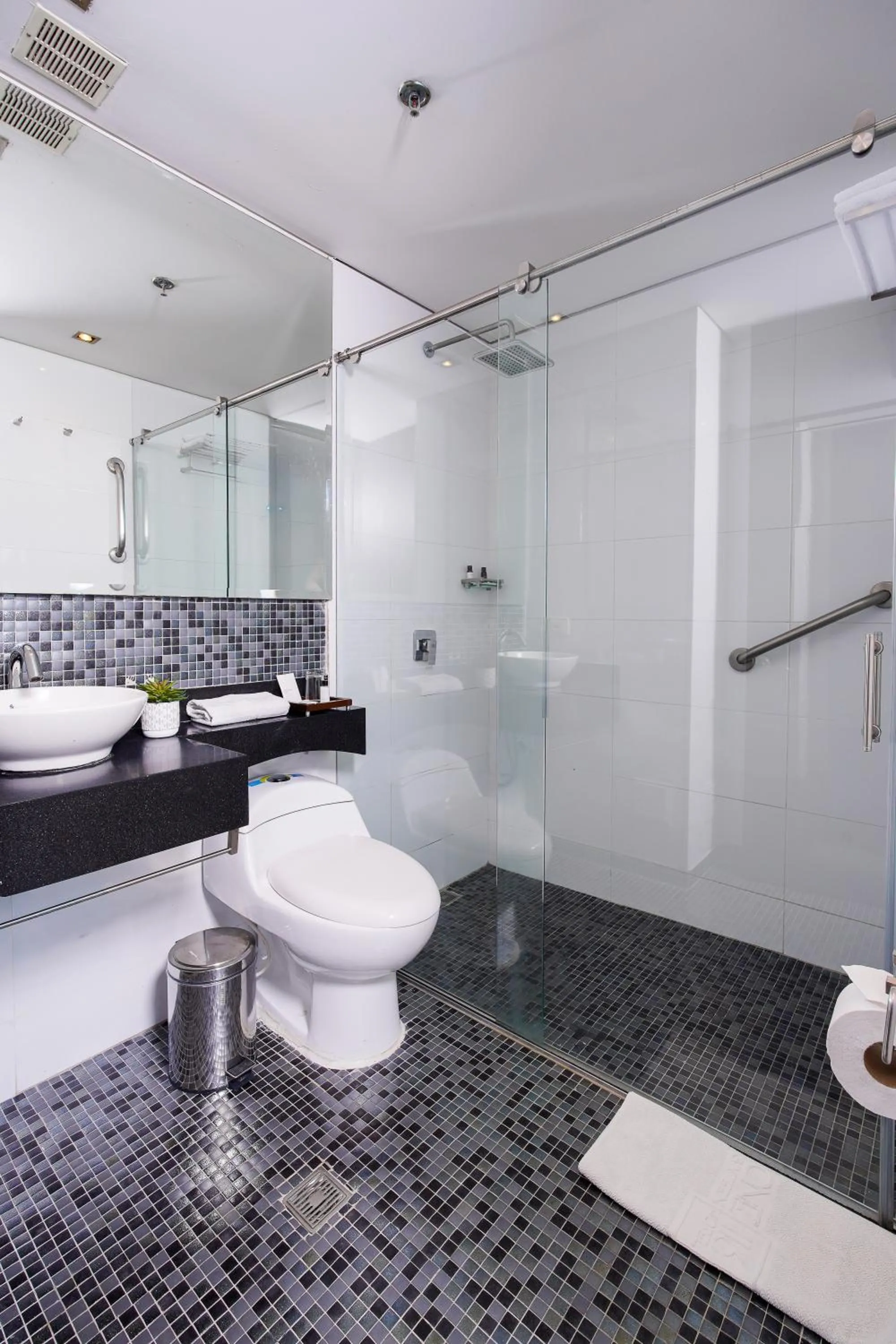 Shower in One Sixteen Hotel