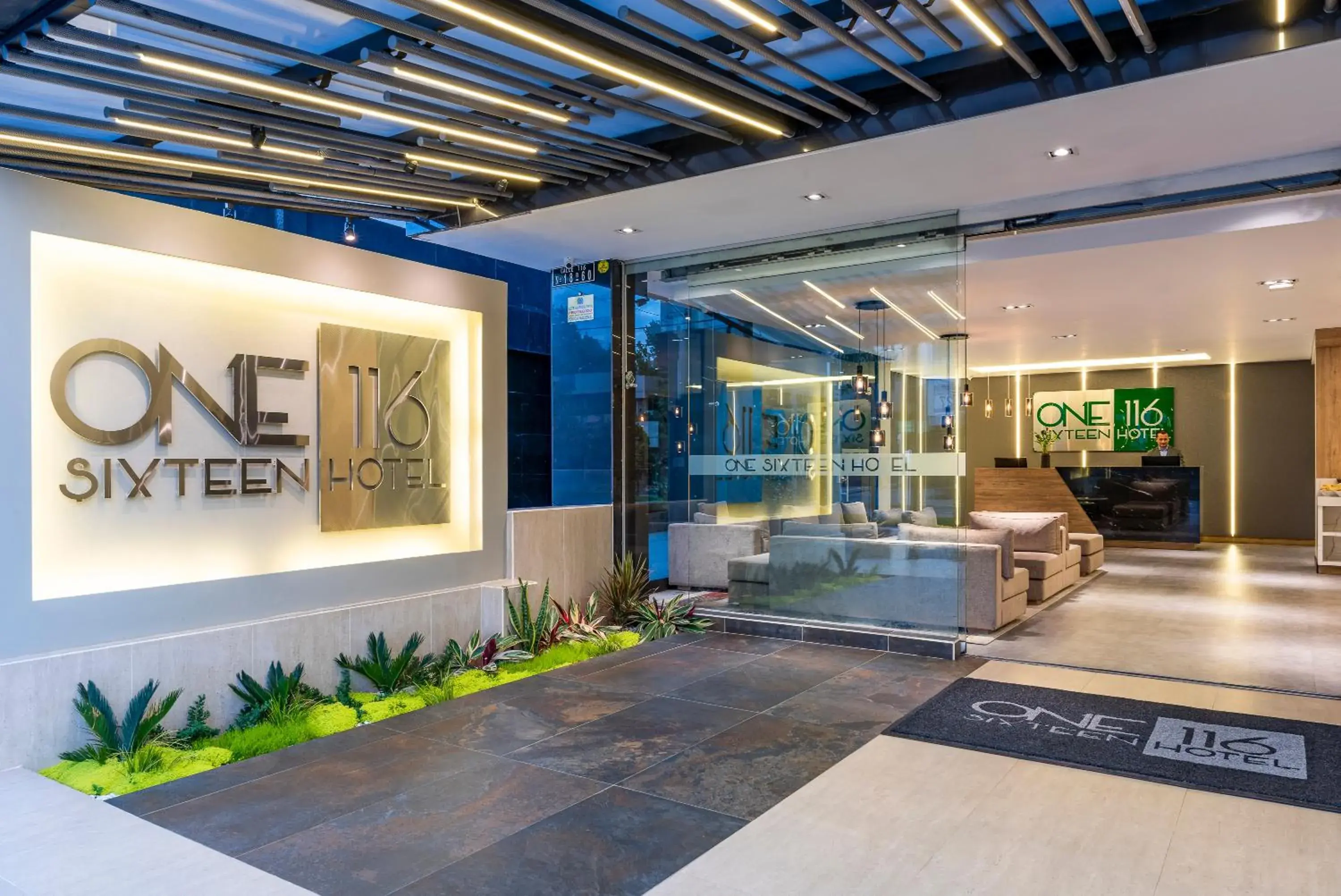 Facade/entrance in One Sixteen Hotel Facade/entrance in One Sixteen Hotel