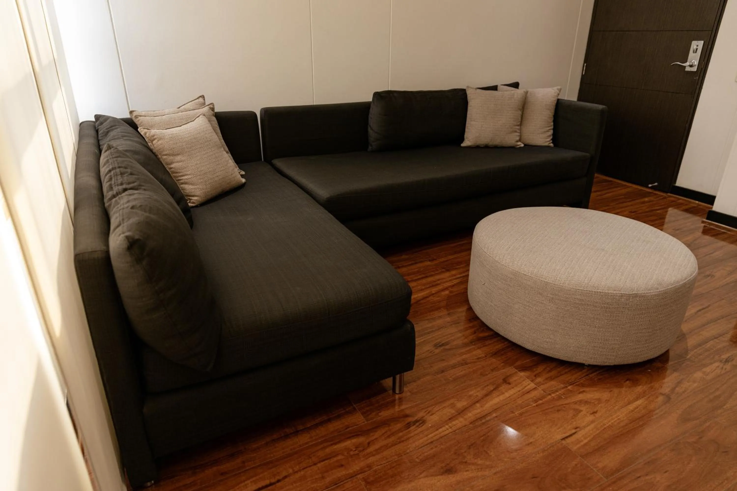 Living room in One Sixteen Hotel