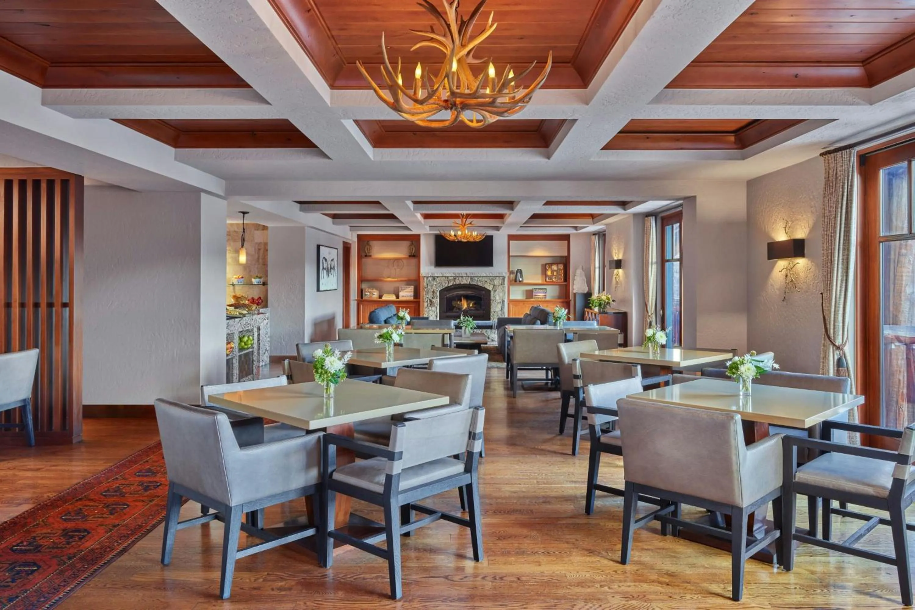 Lounge or bar in The Ritz-Carlton, Bachelor Gulch