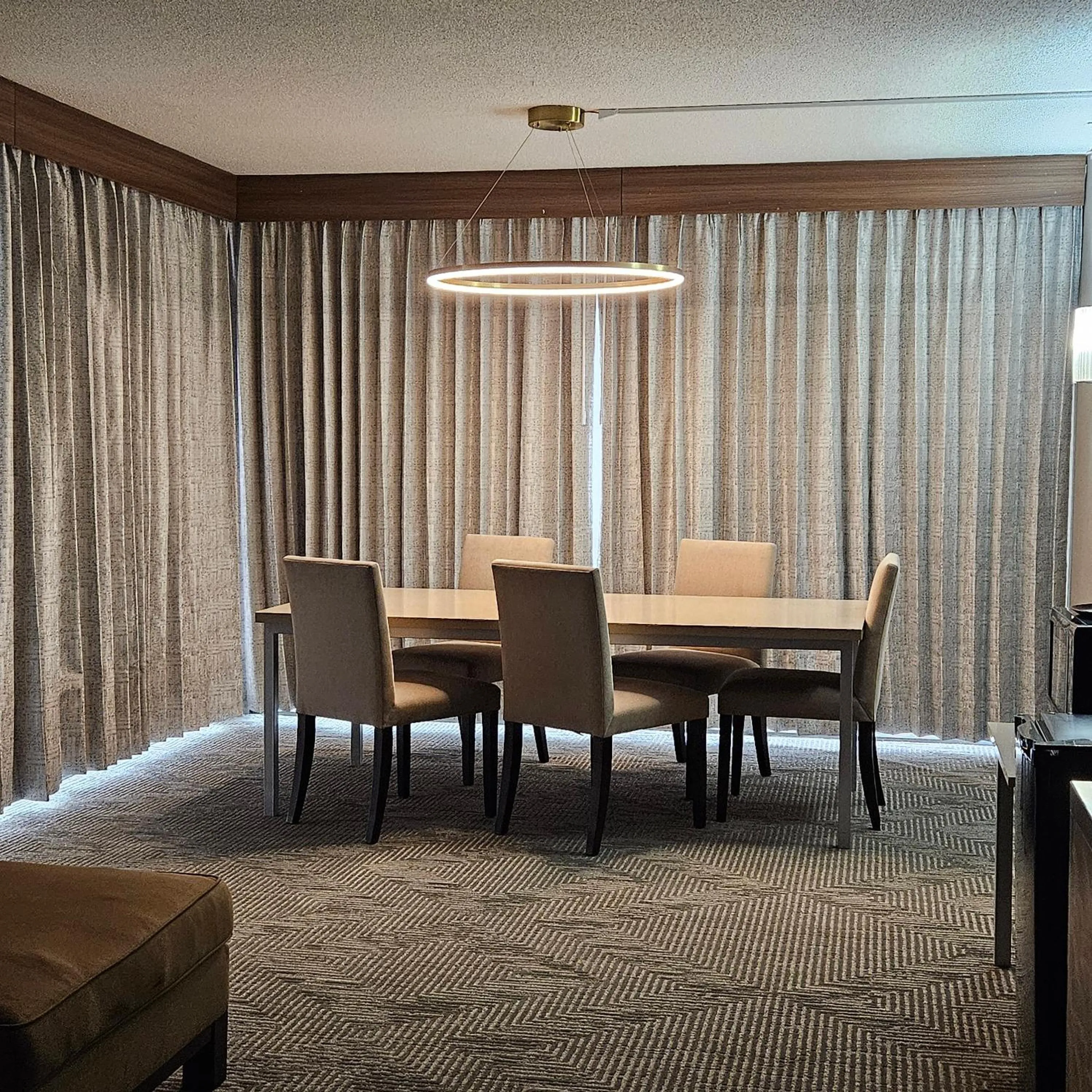 Dining area in Wyndham Rochester Downtown