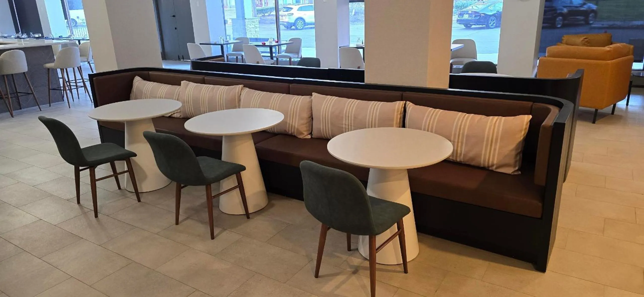 Lounge or bar in Wyndham Rochester Downtown