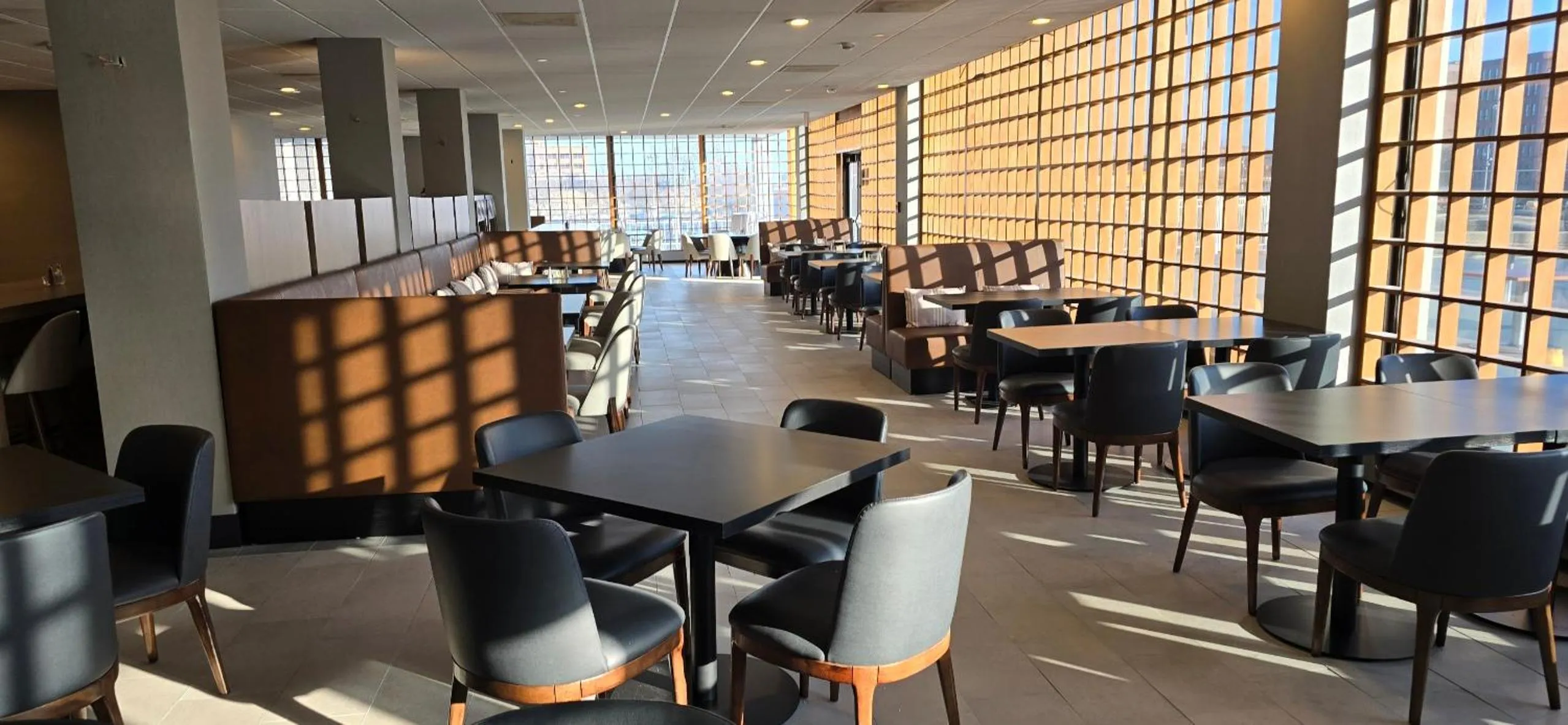 Restaurant/places to eat in Wyndham Rochester Downtown