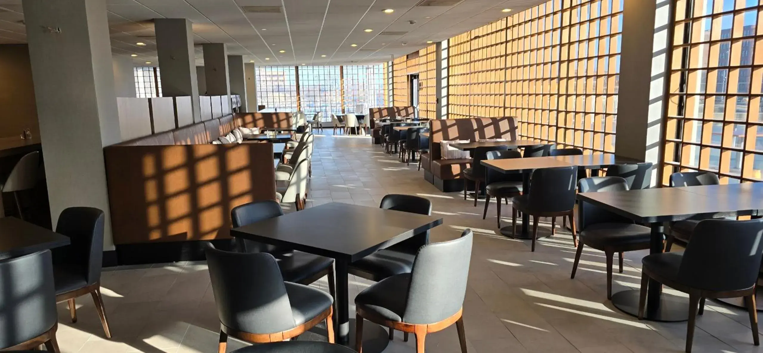 Restaurant/places to eat in Wyndham Rochester Downtown Restaurant/places to eat in Wyndham Rochester Downtown