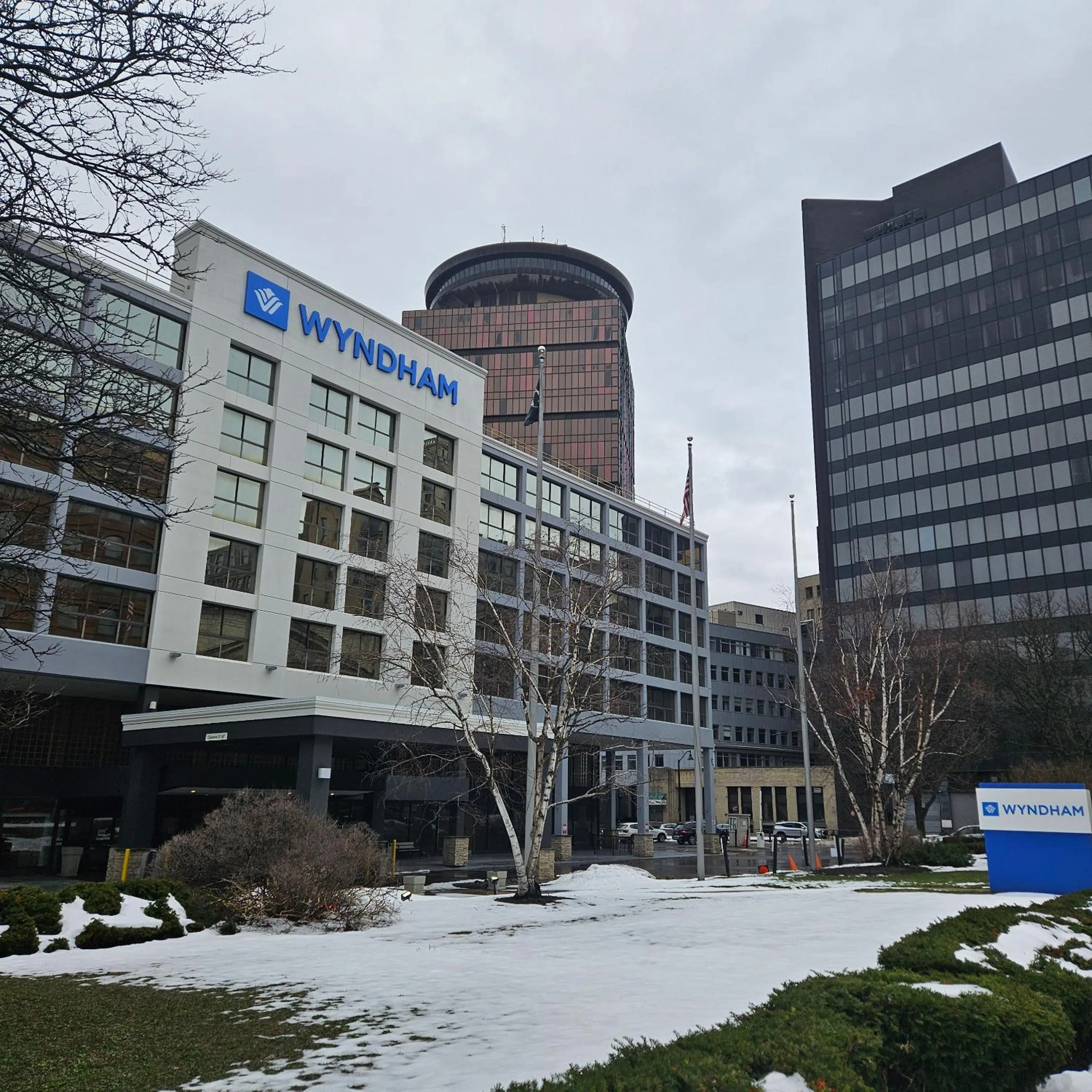 Property building in Wyndham Rochester Downtown
