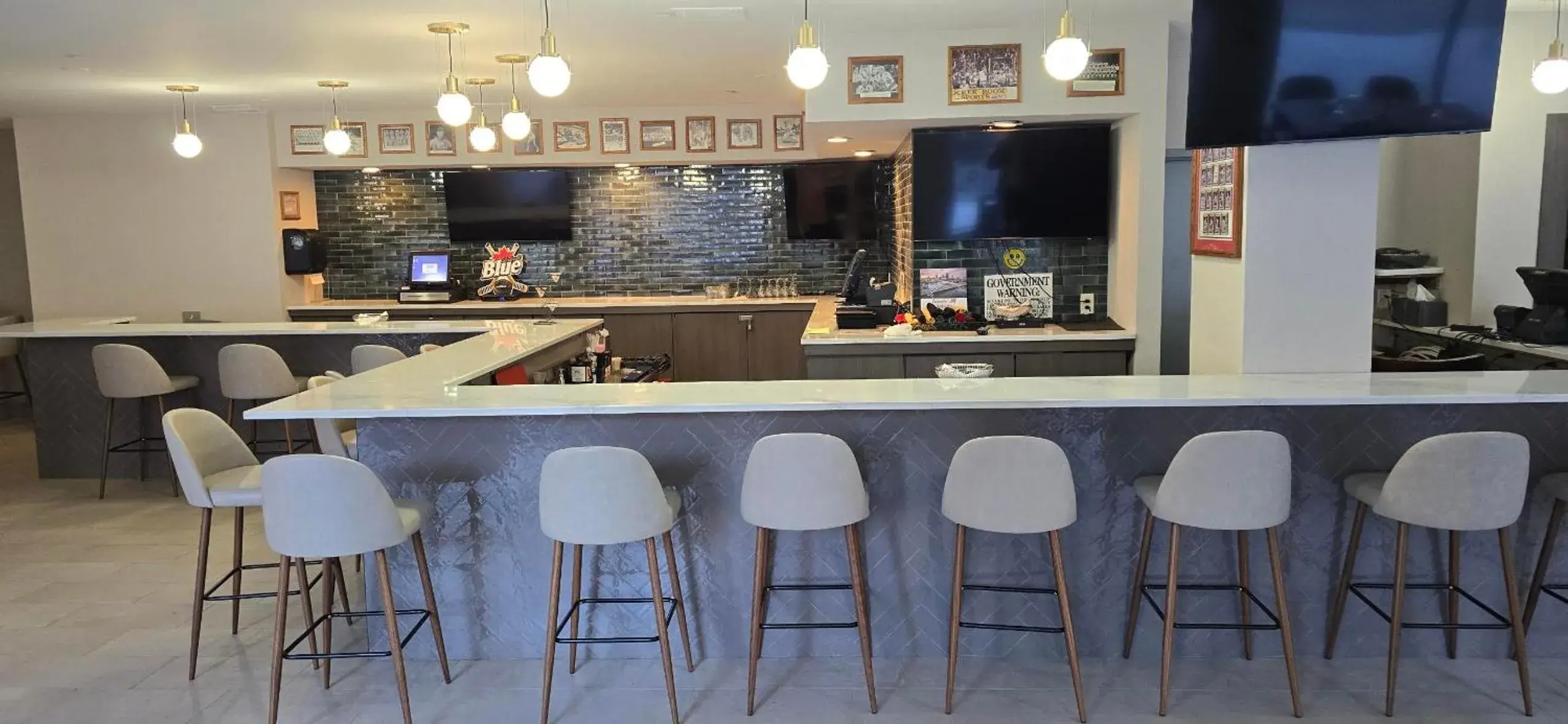 Lounge or bar in Wyndham Rochester Downtown Lounge or bar in Wyndham Rochester Downtown