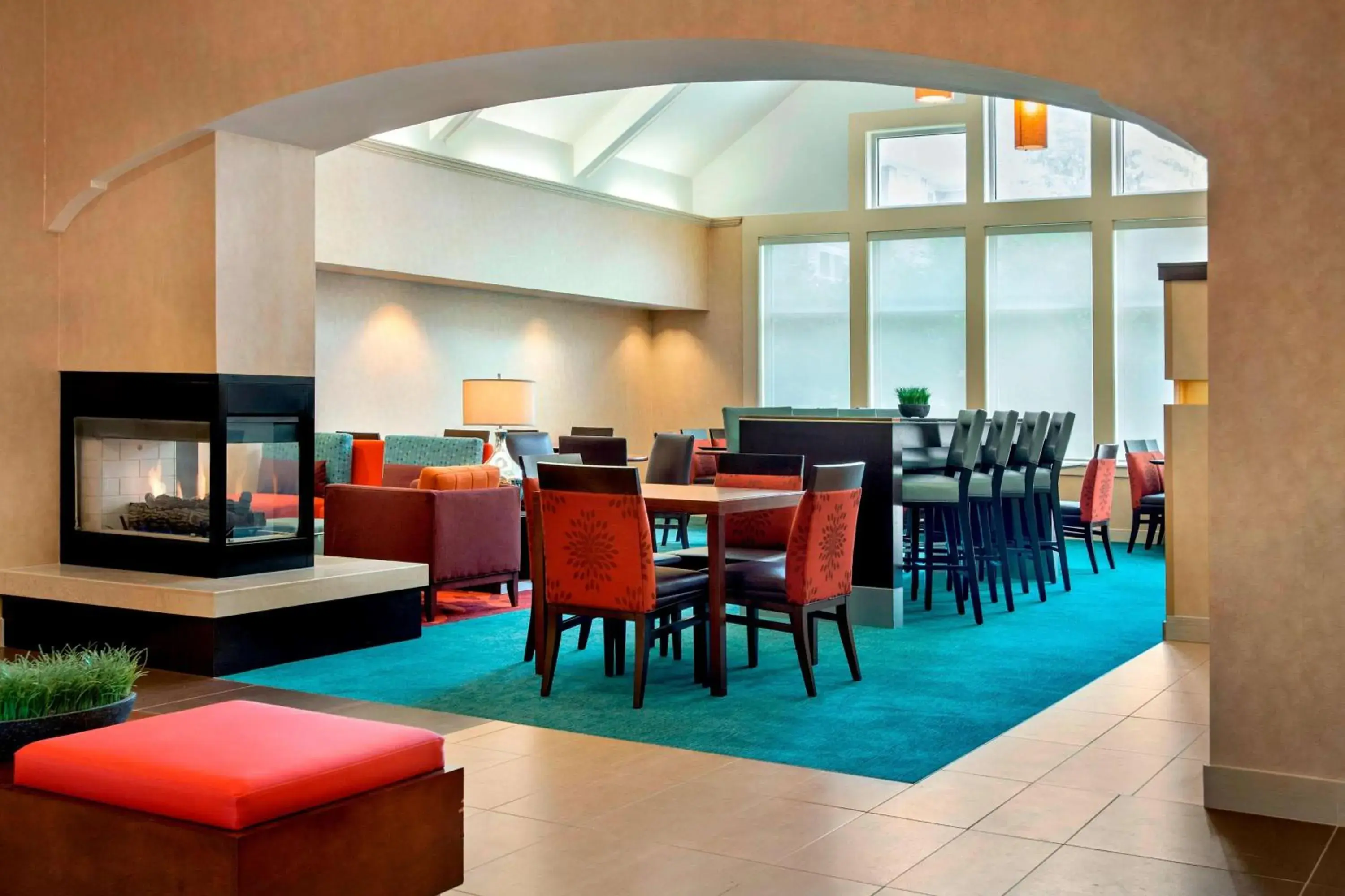 Lounge or bar in Sonesta ES Suites Allentown Bethlehem Airport Lounge or bar in Sonesta ES Suites Allentown Bethlehem Airport