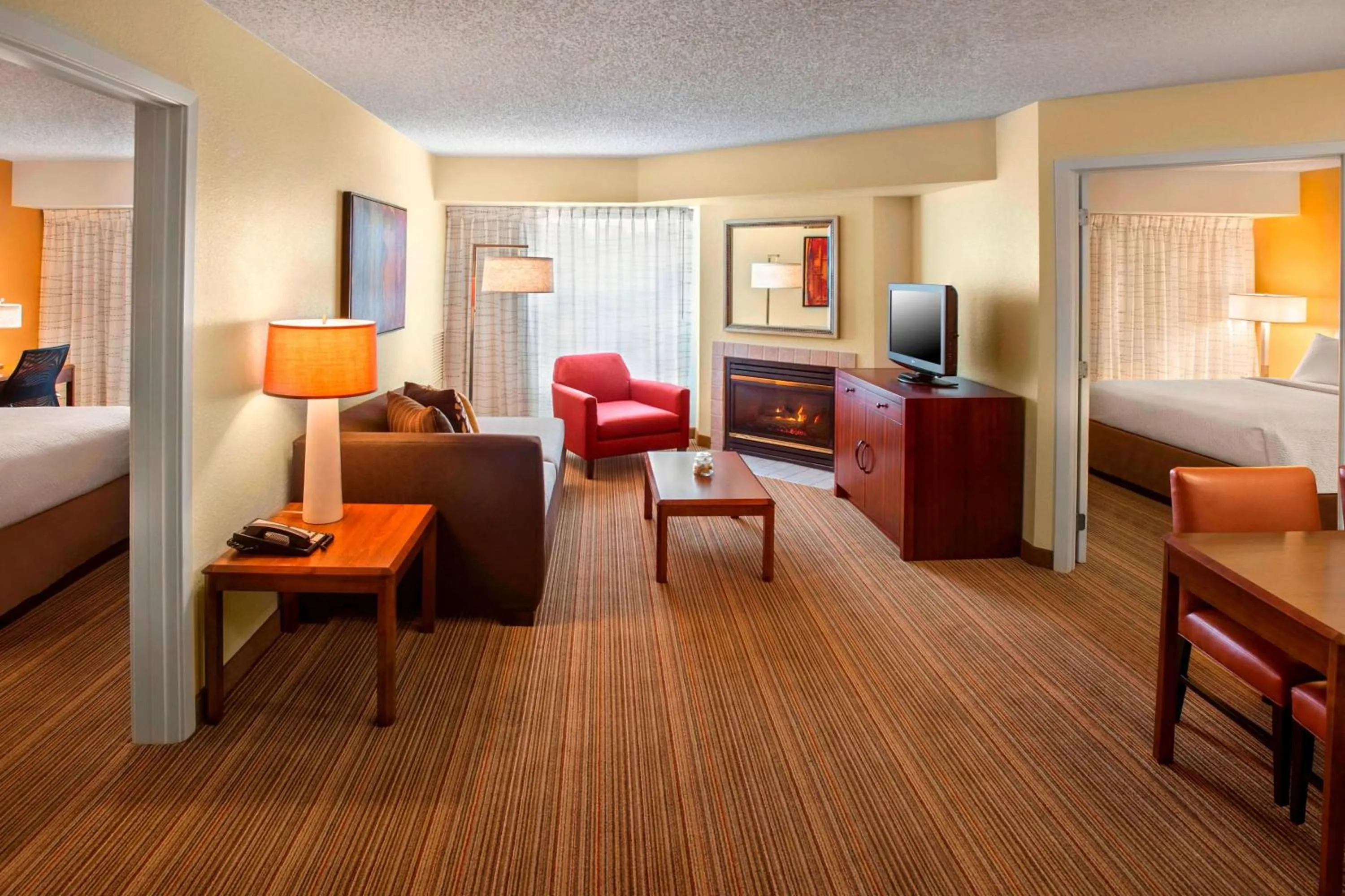 Living room, Bed in Sonesta ES Suites Allentown Bethlehem Airport