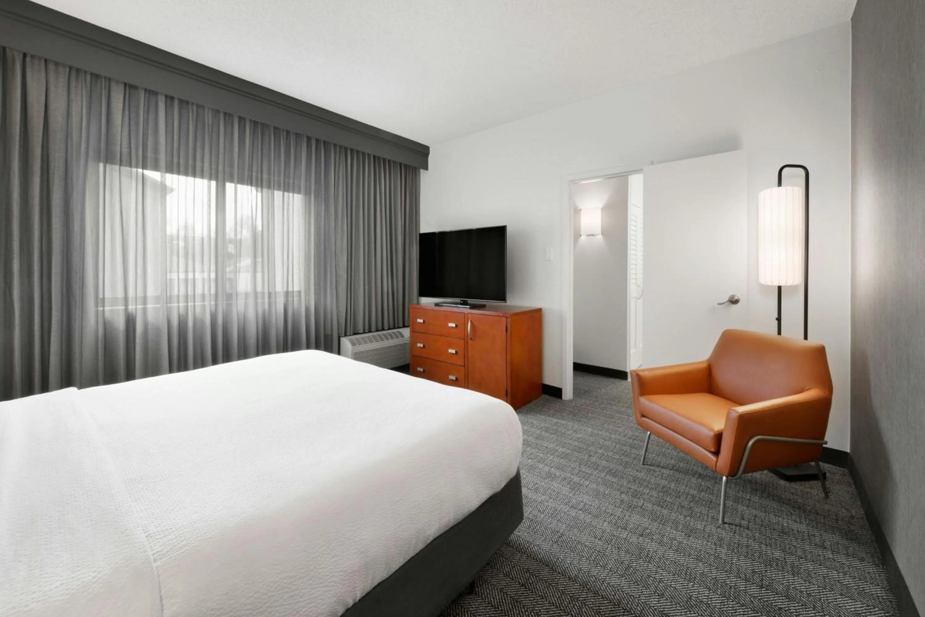Bedroom, Bed in Courtyard by Marriott Atlanta Duluth/ Gwinnett Place
