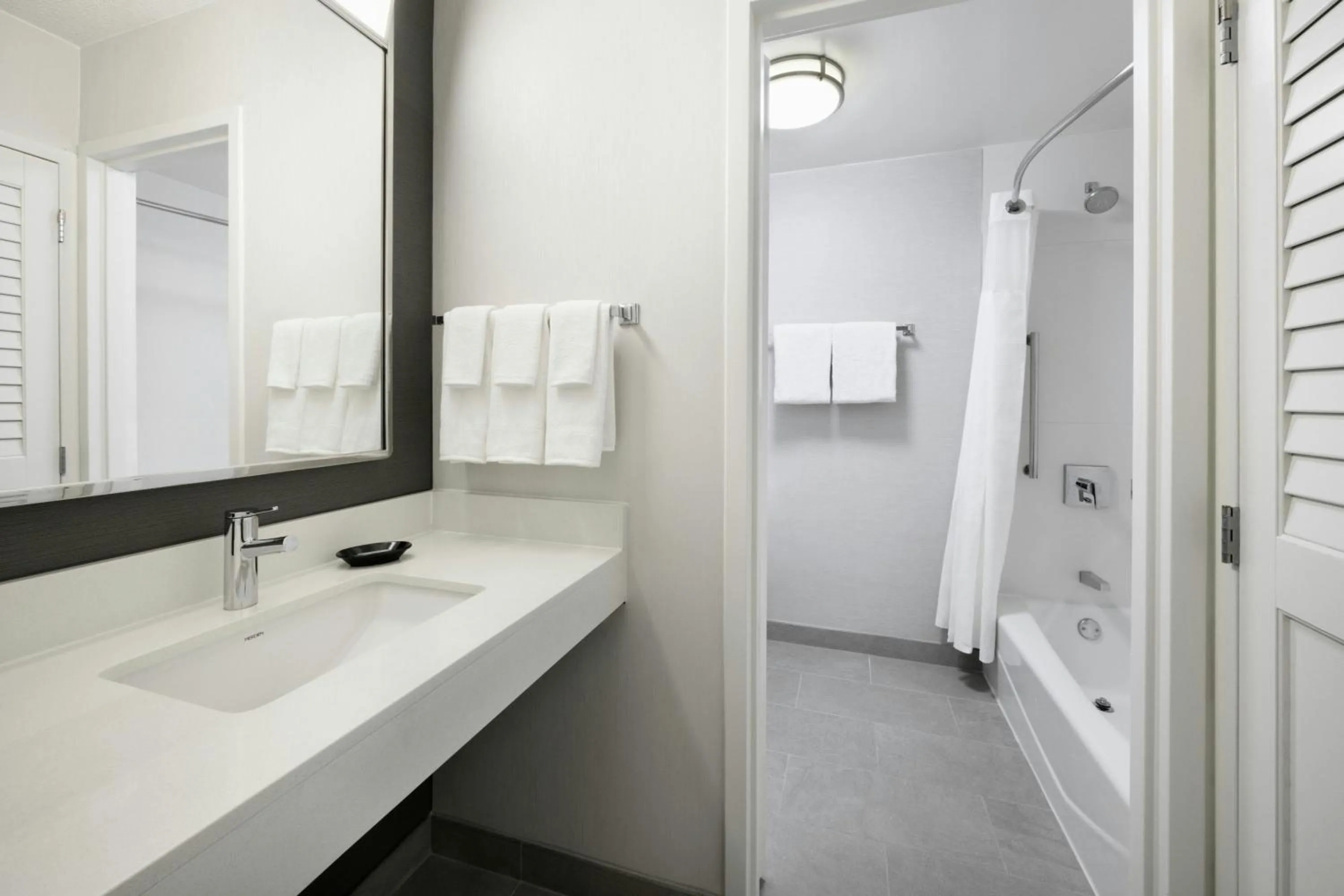 Bathroom in Courtyard by Marriott Atlanta Duluth/ Gwinnett Place