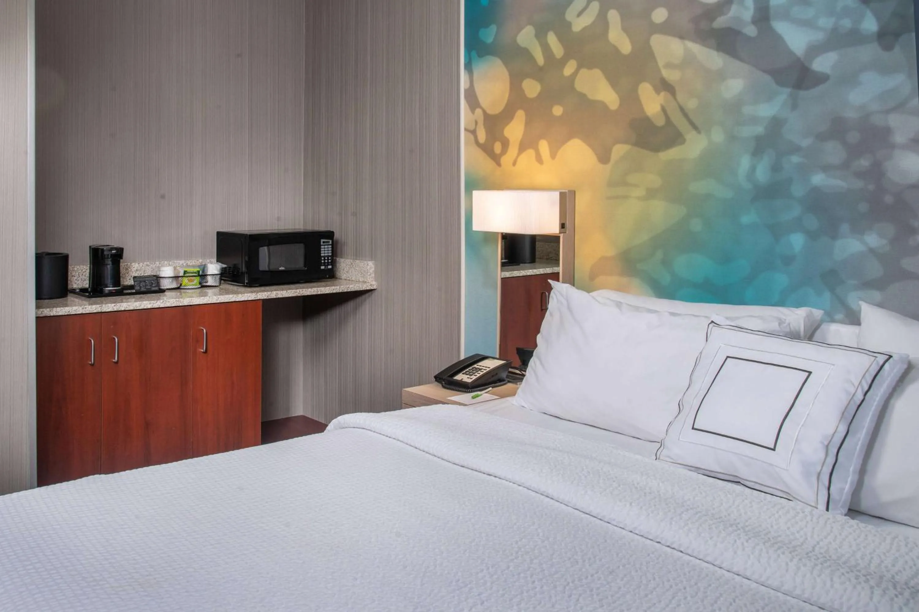 Bed in Comfort Inn & Suites Bethlehem Lehigh Valley Airport