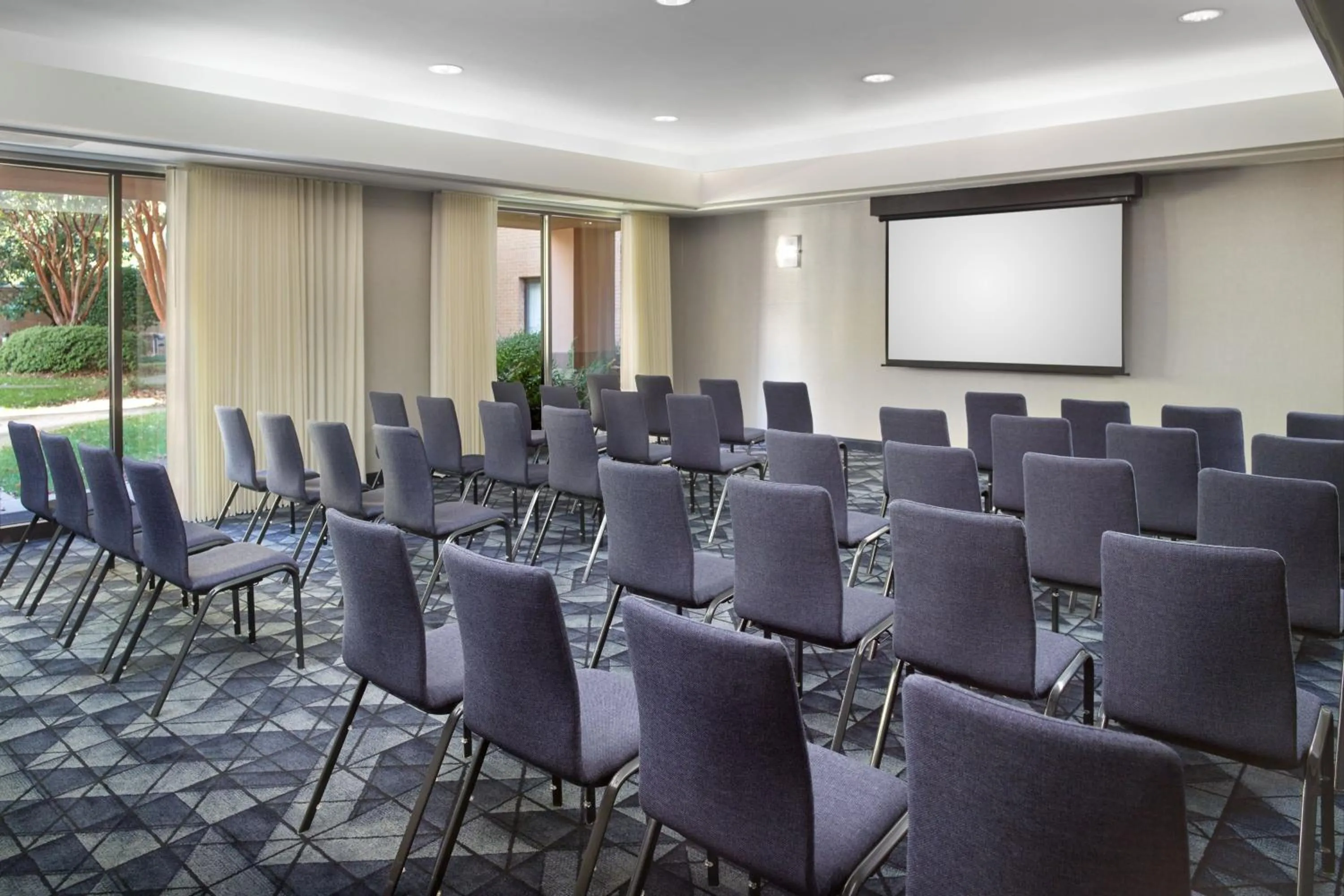 Meeting/conference room in Courtyard by Marriott Atlanta Alpharetta