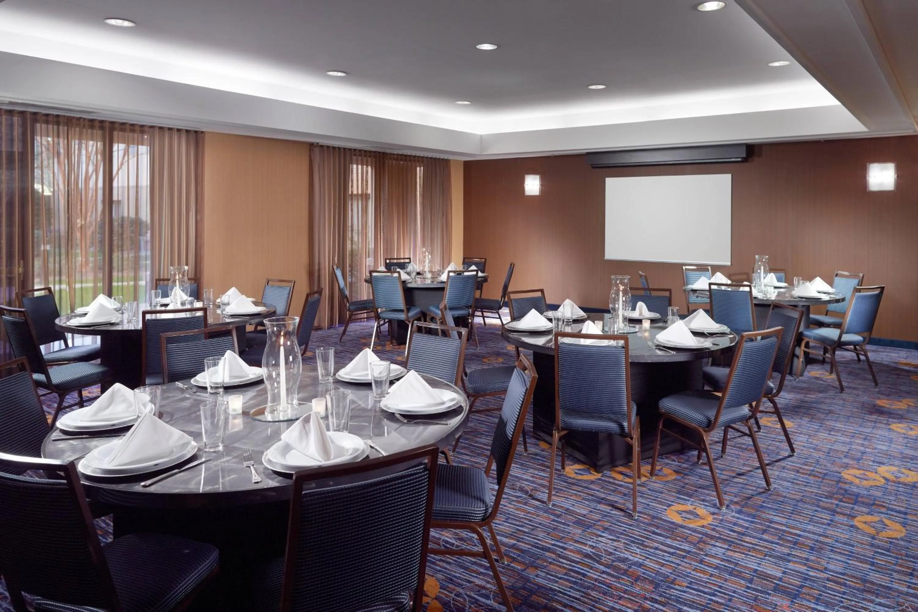 Meeting/conference room in Courtyard by Marriott Atlanta Alpharetta