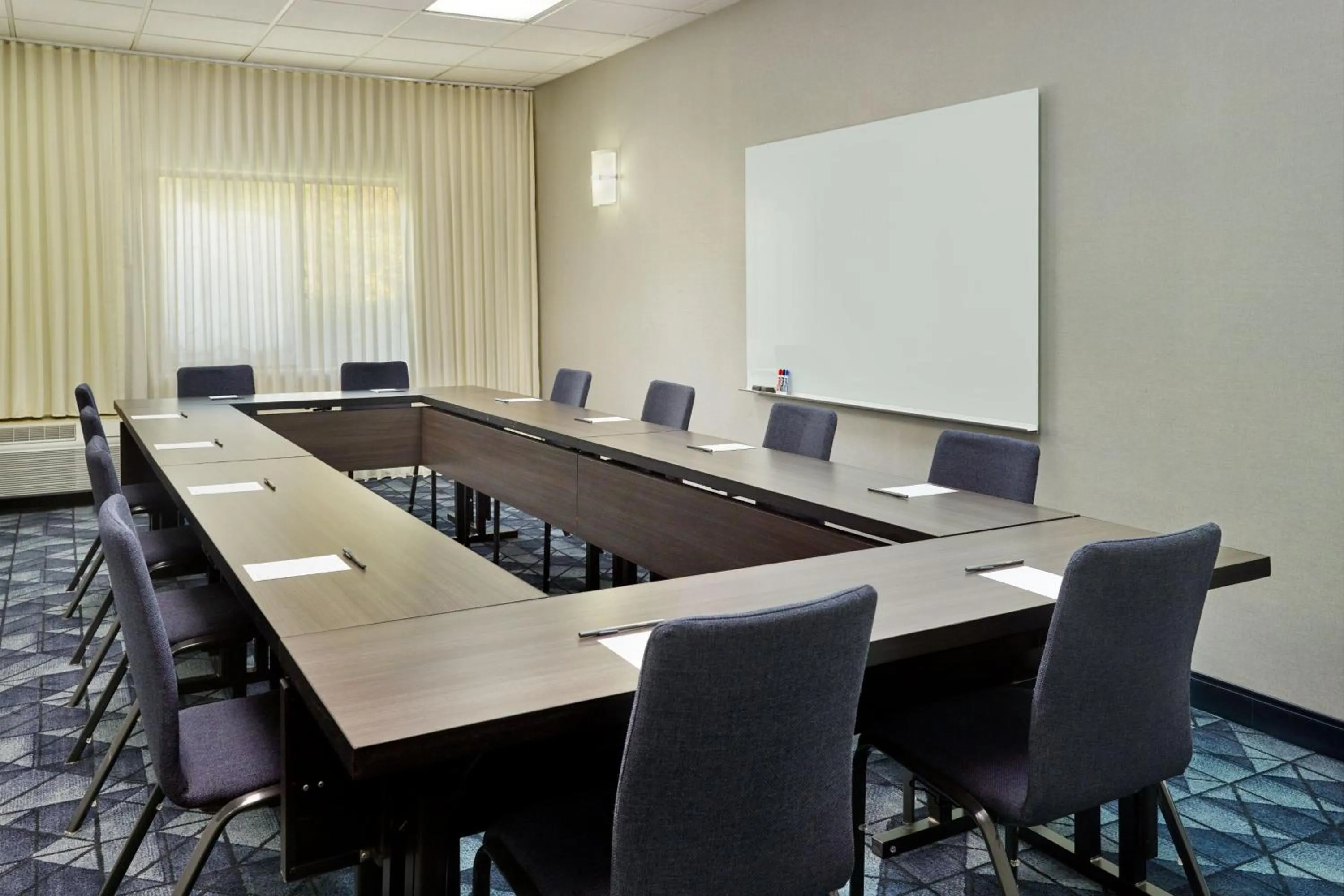 Meeting/conference room in Courtyard by Marriott Atlanta Alpharetta