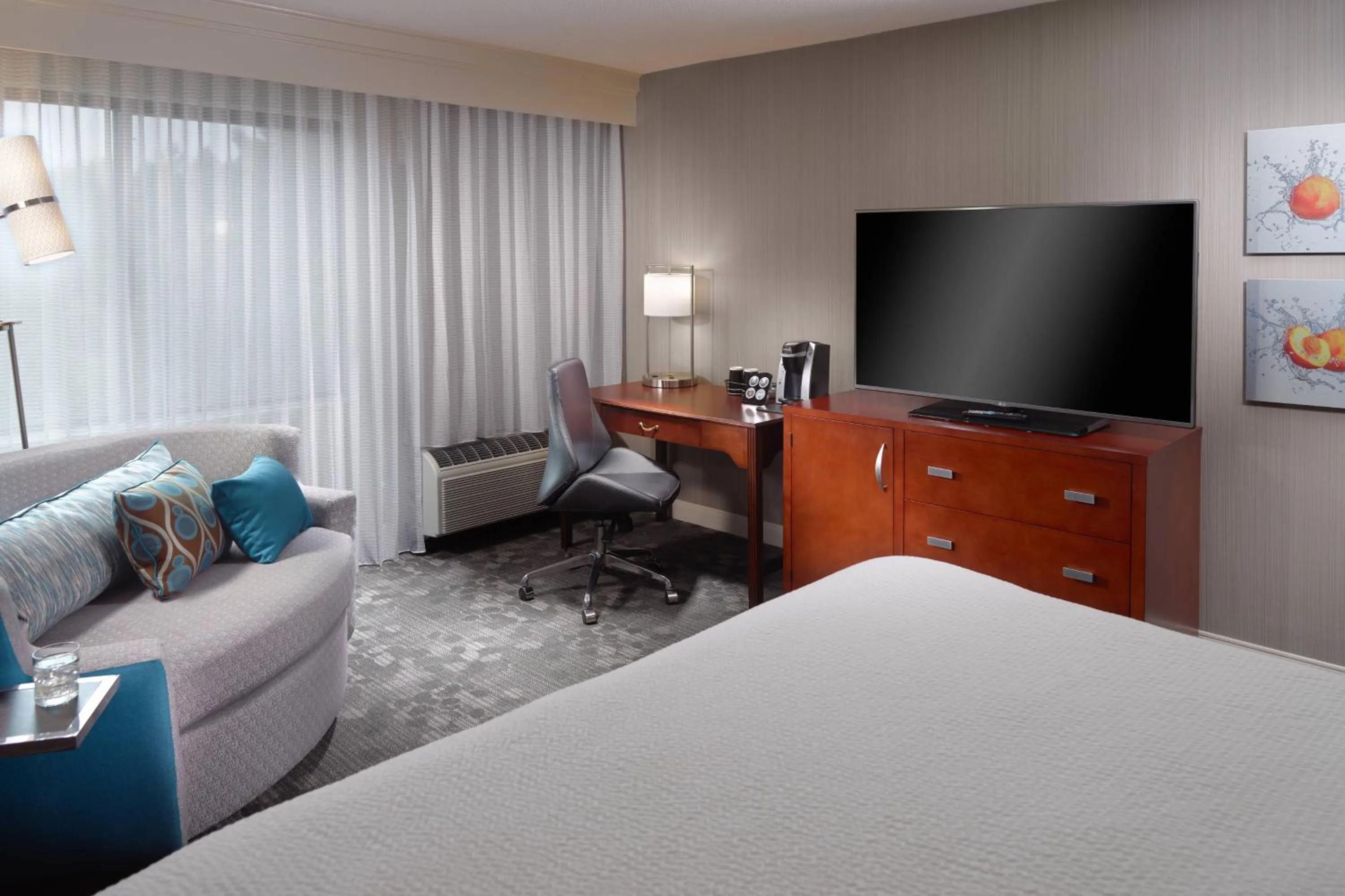 Photo of the whole room, Bed in Courtyard by Marriott Atlanta Alpharetta