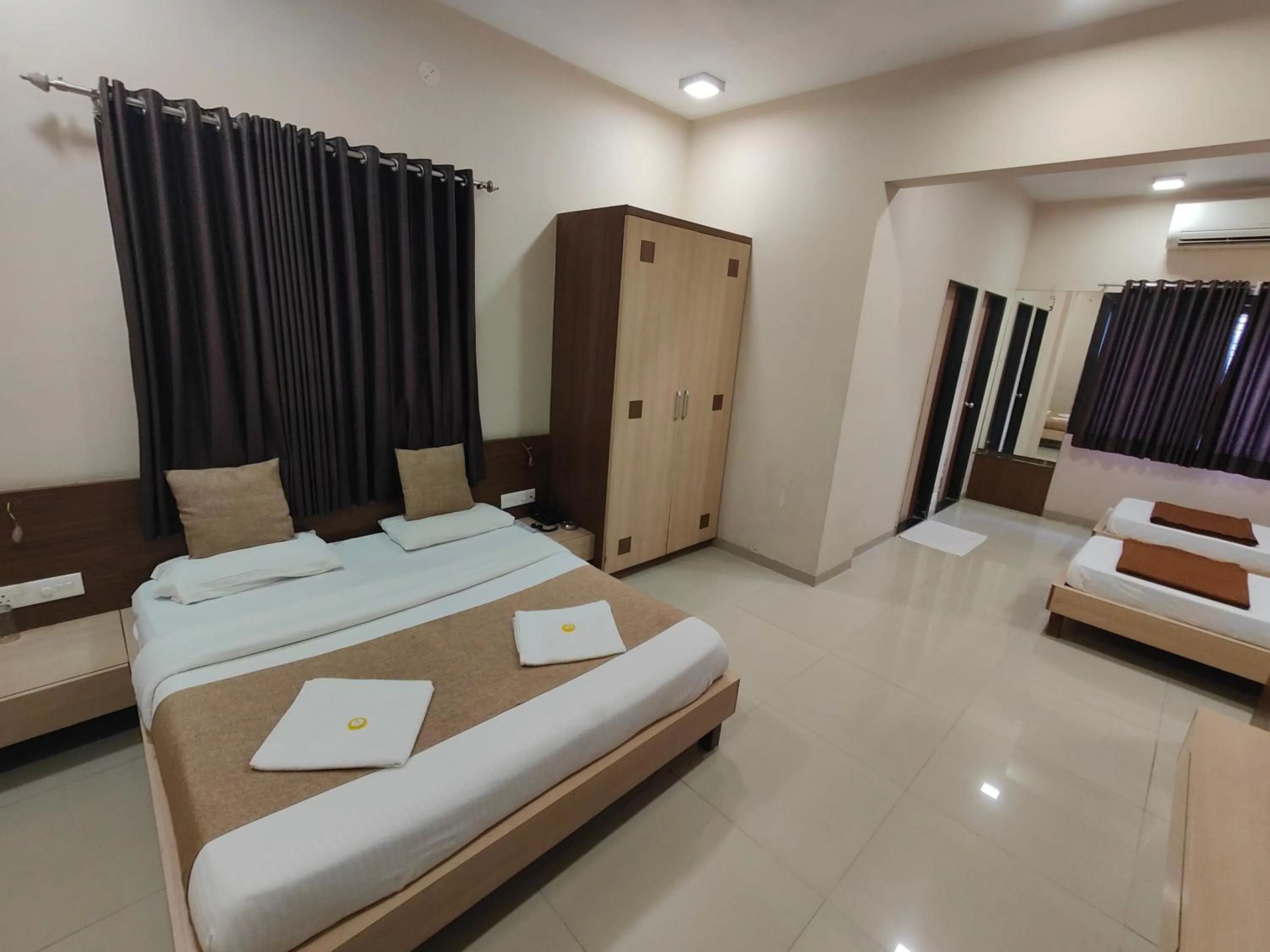 Bed in Hotel Midtown Inn