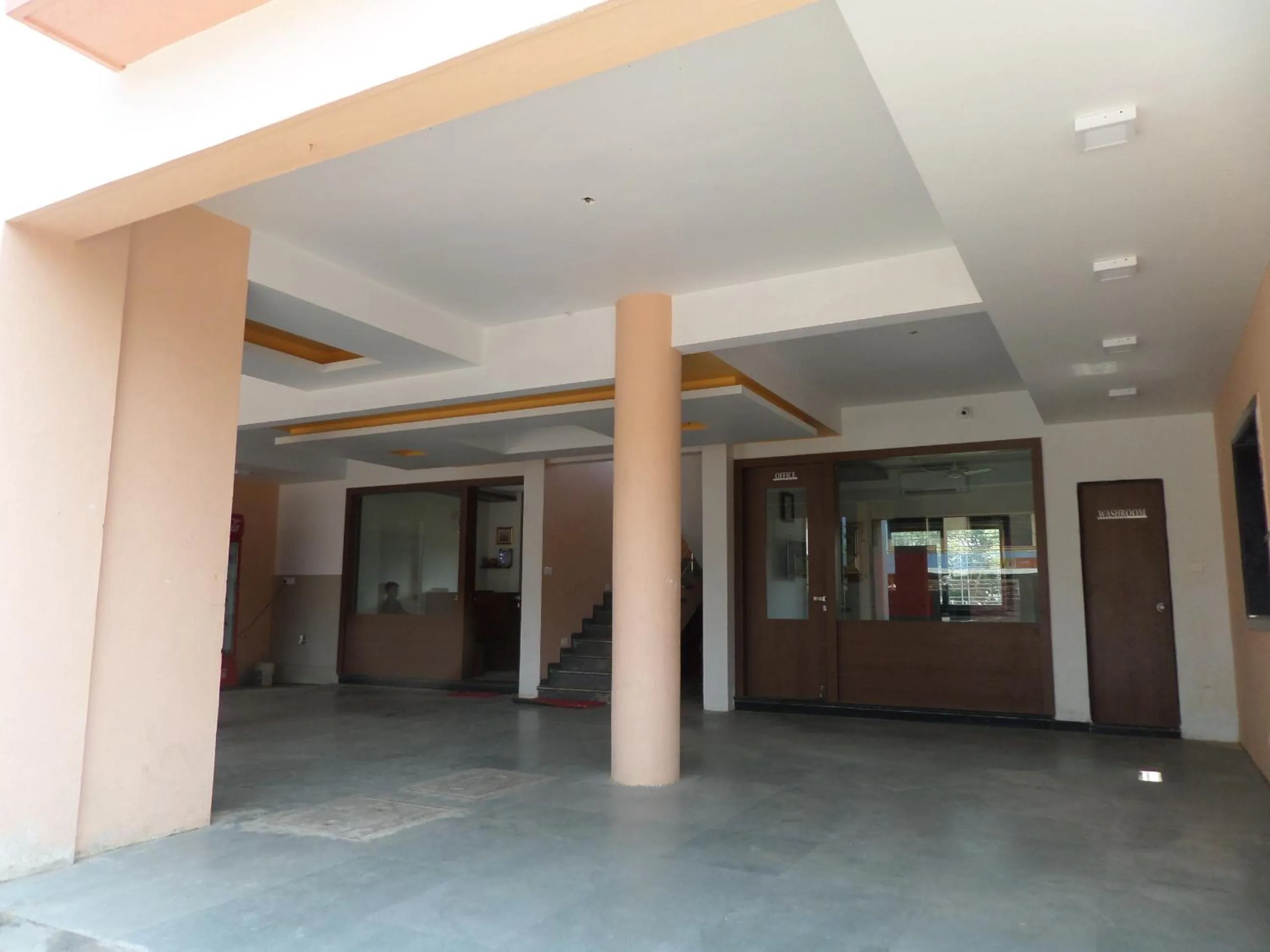 Area and facilities in Hotel Midtown Inn