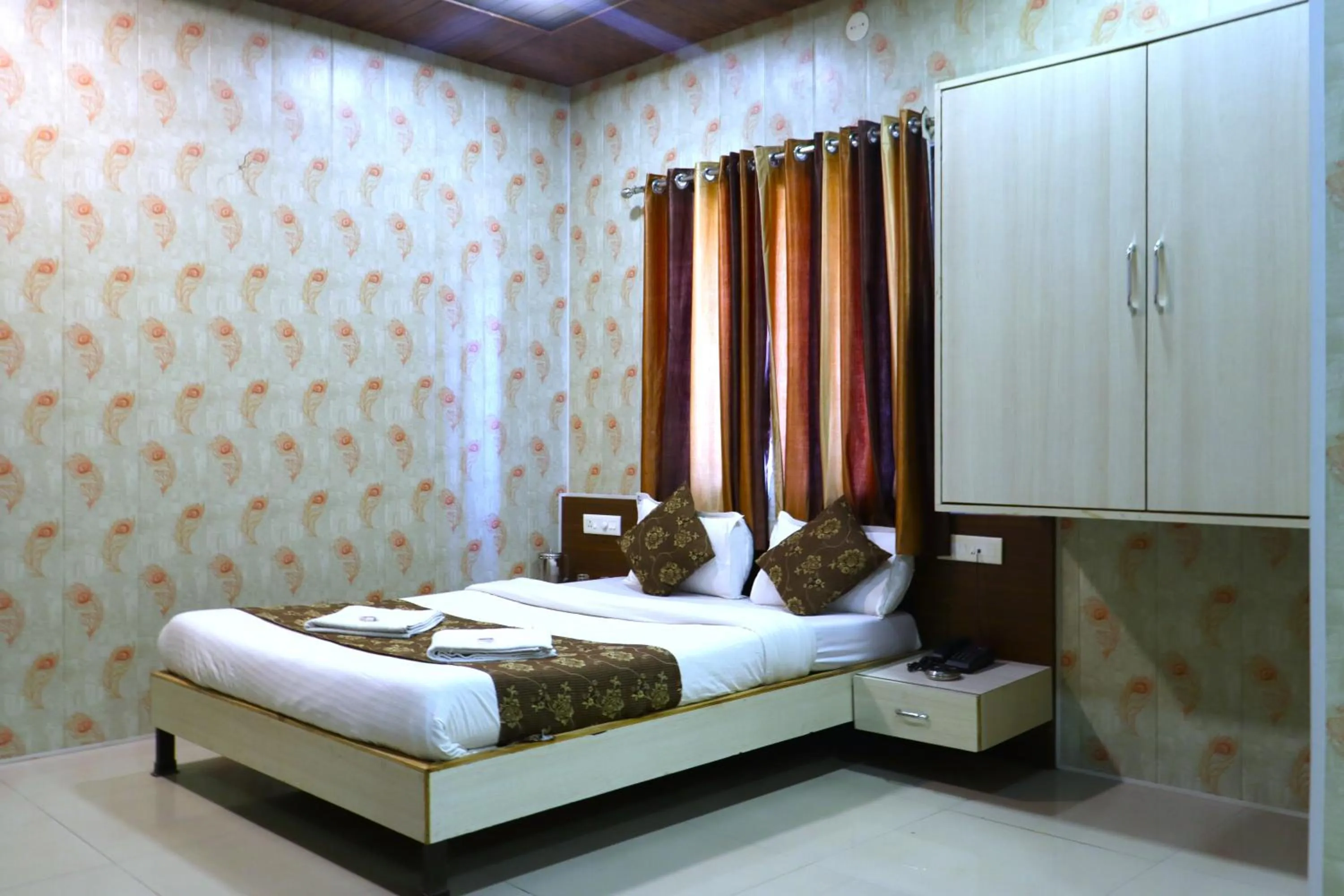 Bed in Hotel Midtown Inn