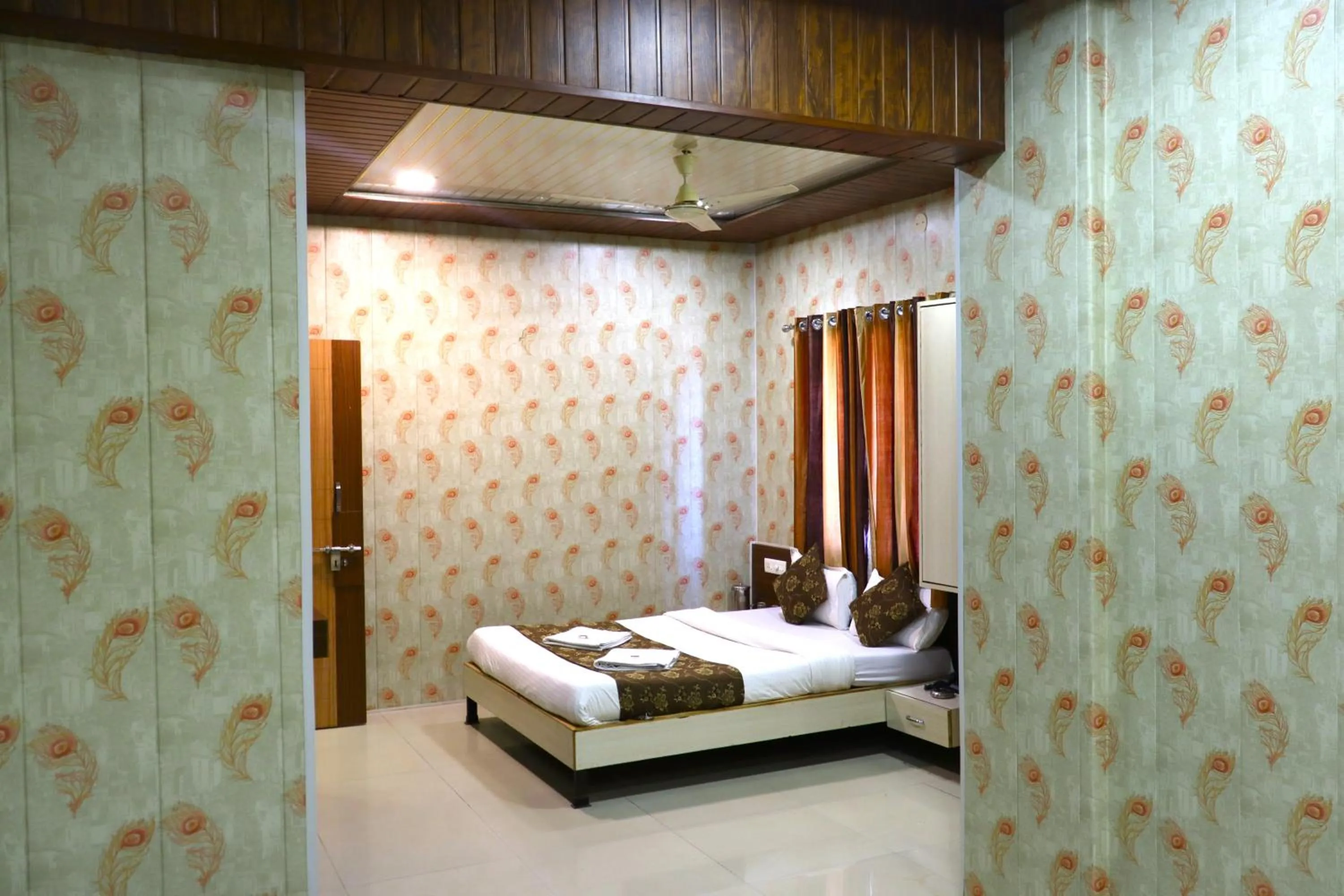 Bed in Hotel Midtown Inn