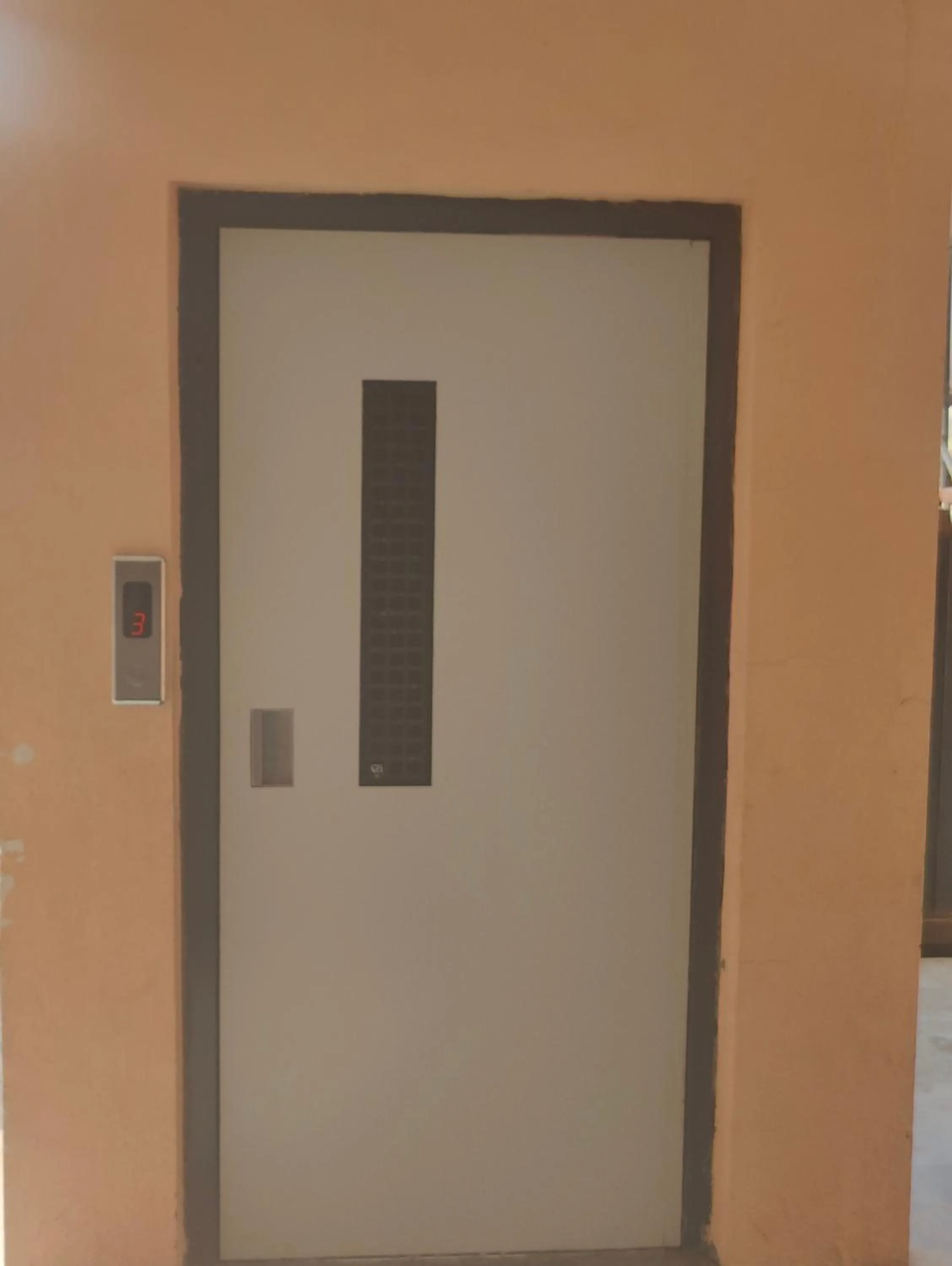 elevator in Hotel Midtown Inn