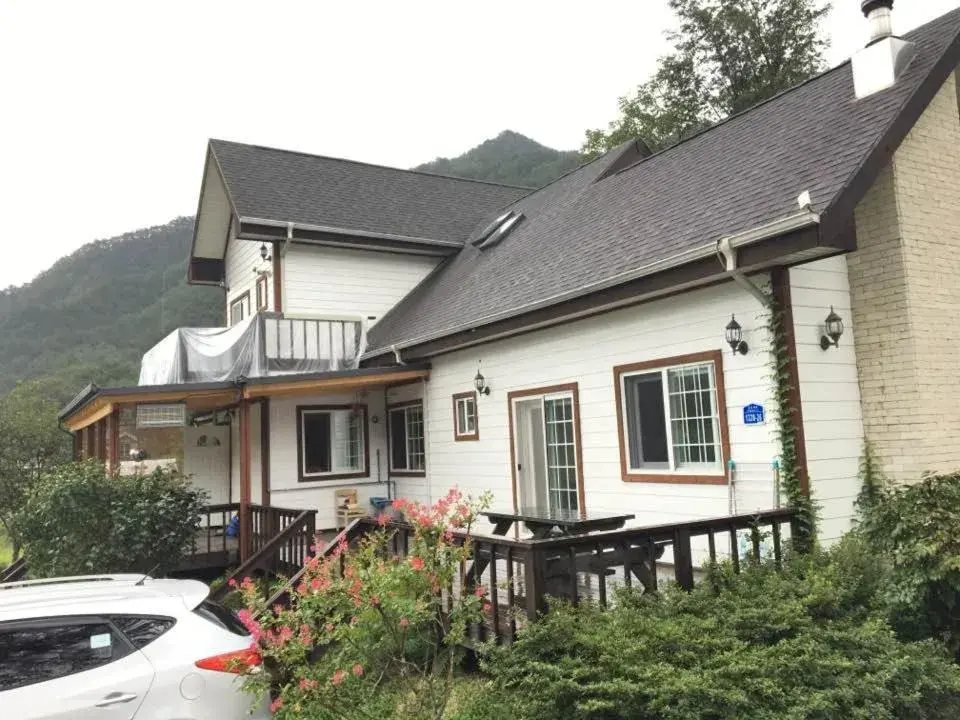 Facade/entrance in Izmir Pension Facade/entrance in Izmir Pension