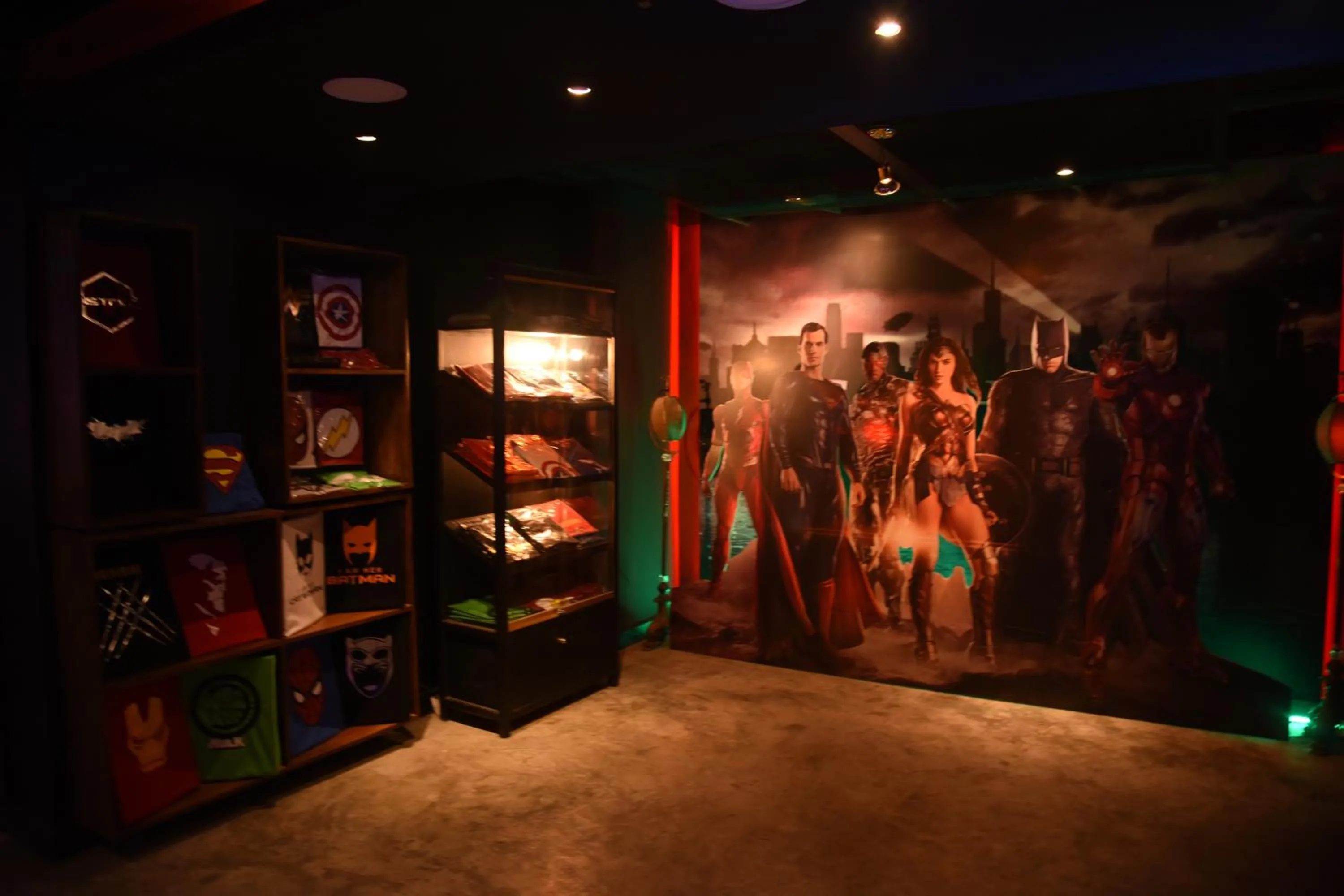 Evening entertainment in Monroe Hotel & Suites