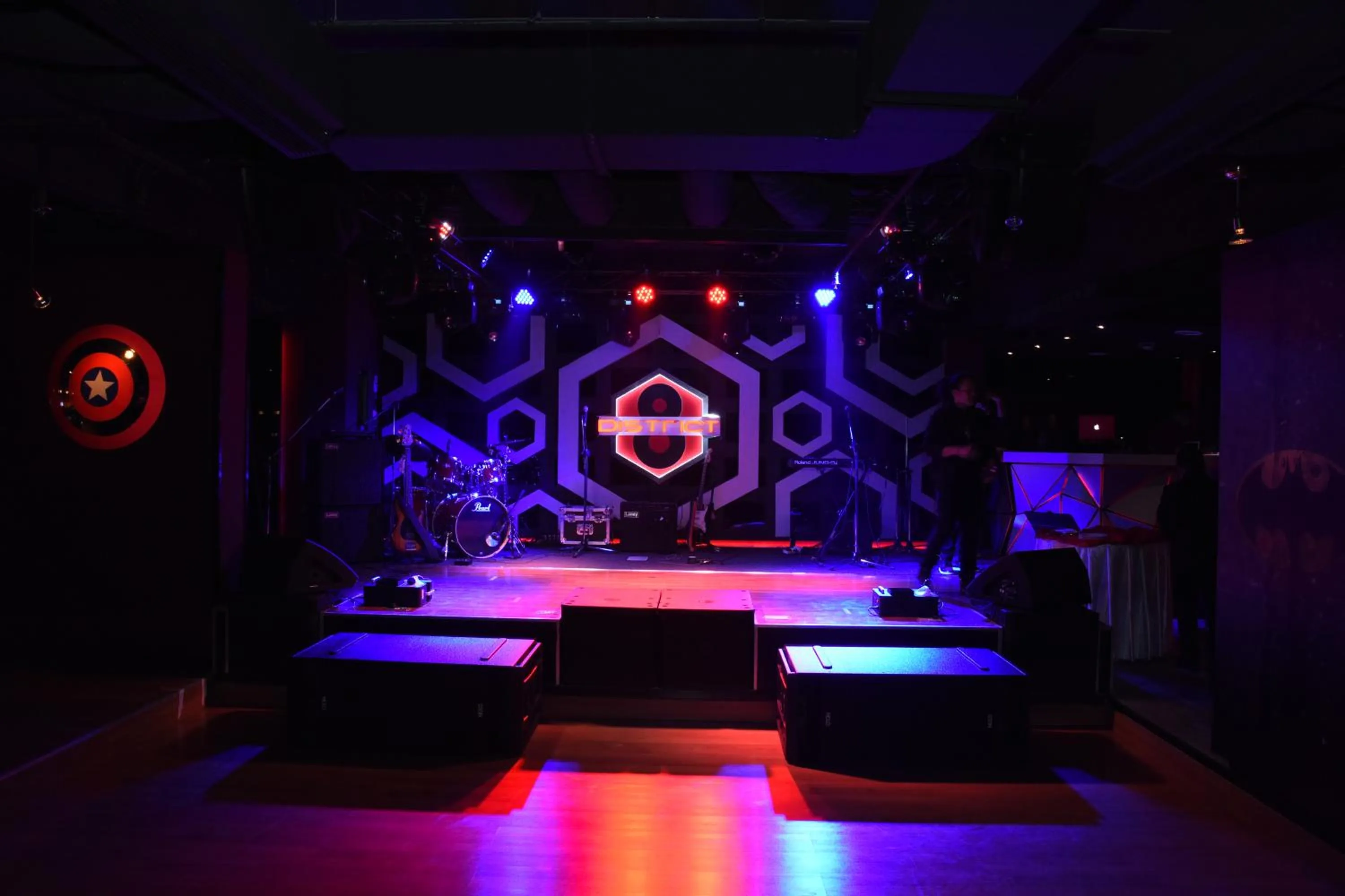 Evening entertainment in Monroe Hotel & Suites