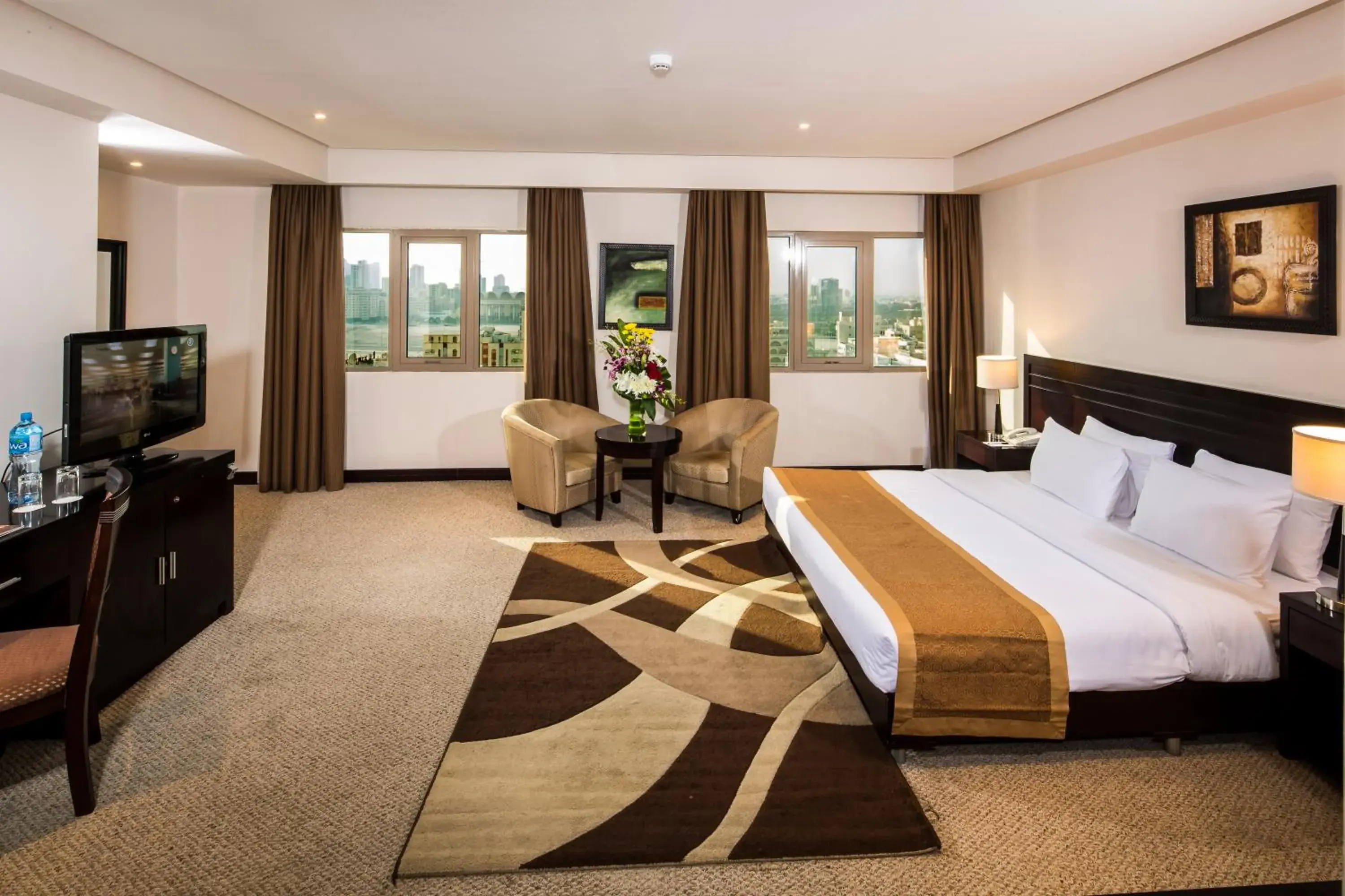 Bed in Monroe Hotel & Suites Bed in Monroe Hotel & Suites