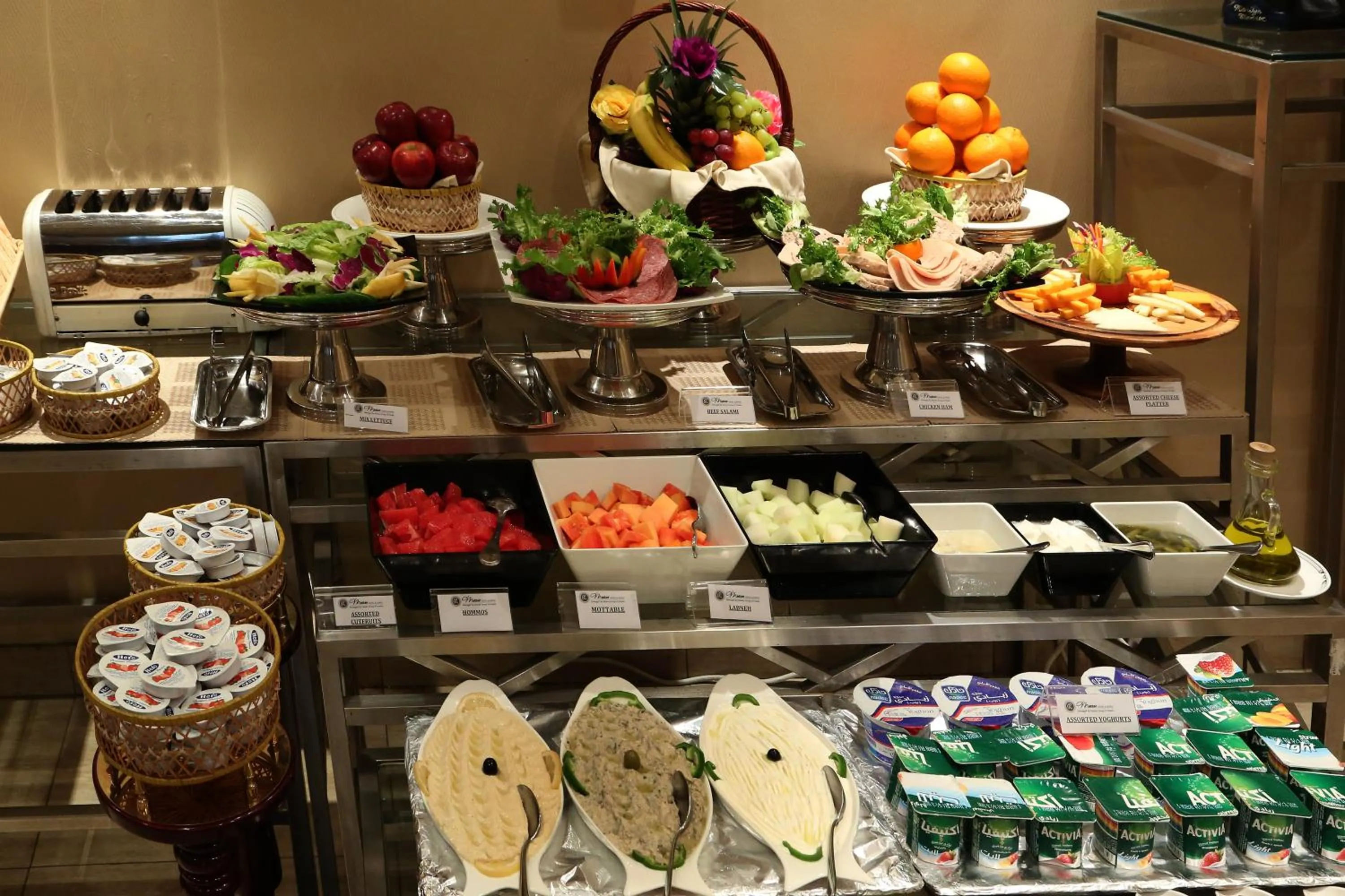 Food in Monroe Hotel & Suites