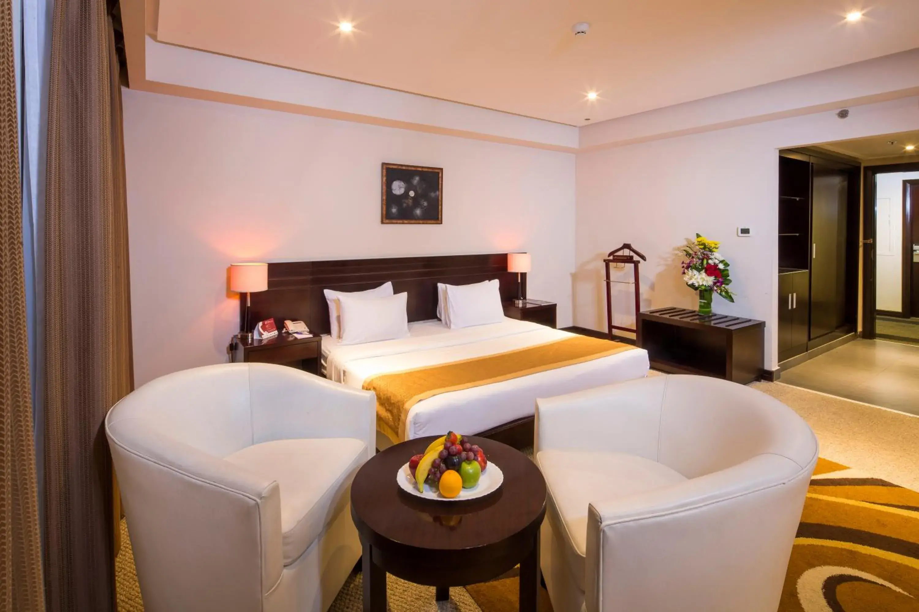 Bedroom, Bed in Monroe Hotel & Suites Bedroom, Bed in Monroe Hotel & Suites