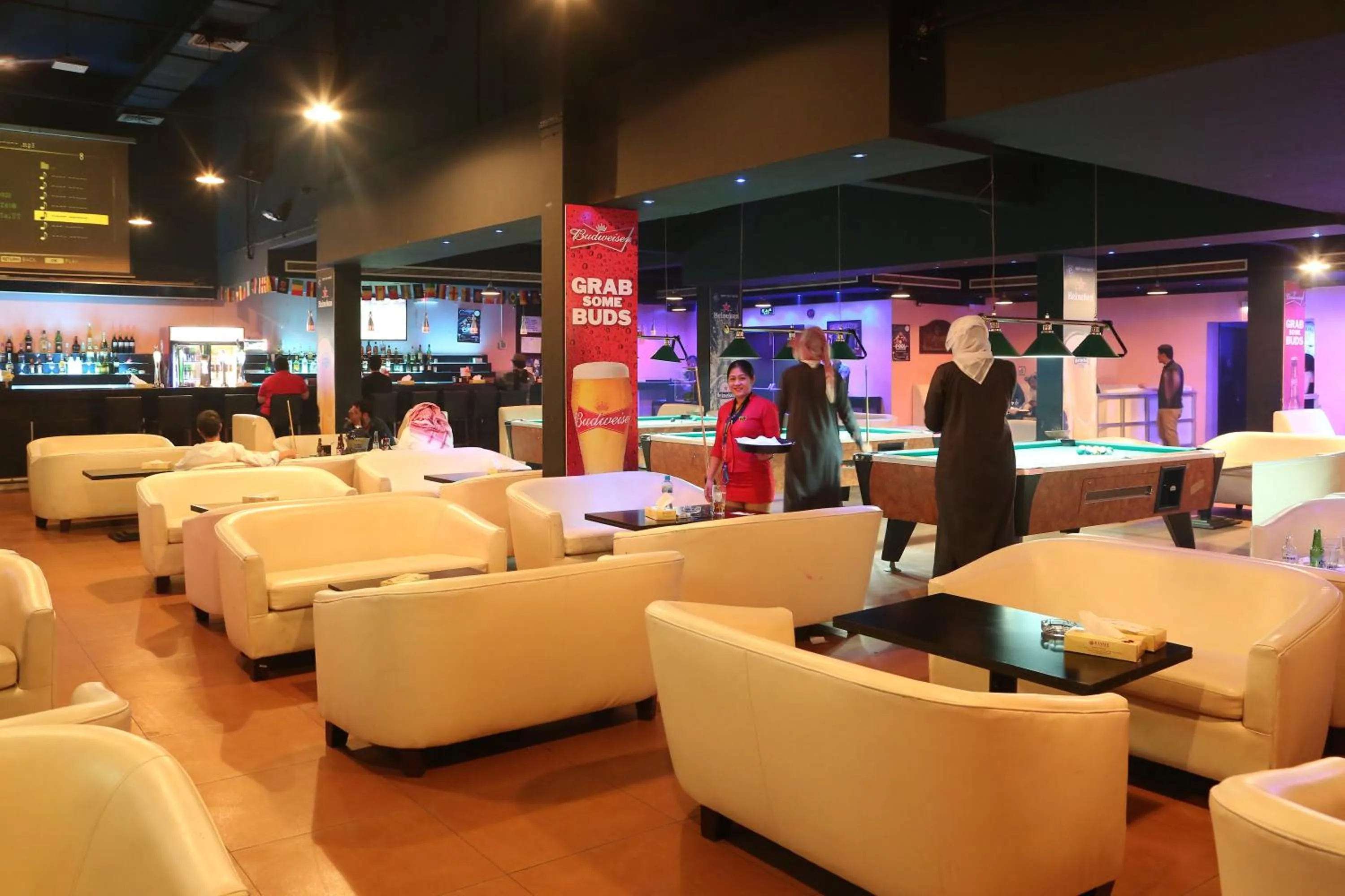 Lounge or bar in Monroe Hotel & Suites