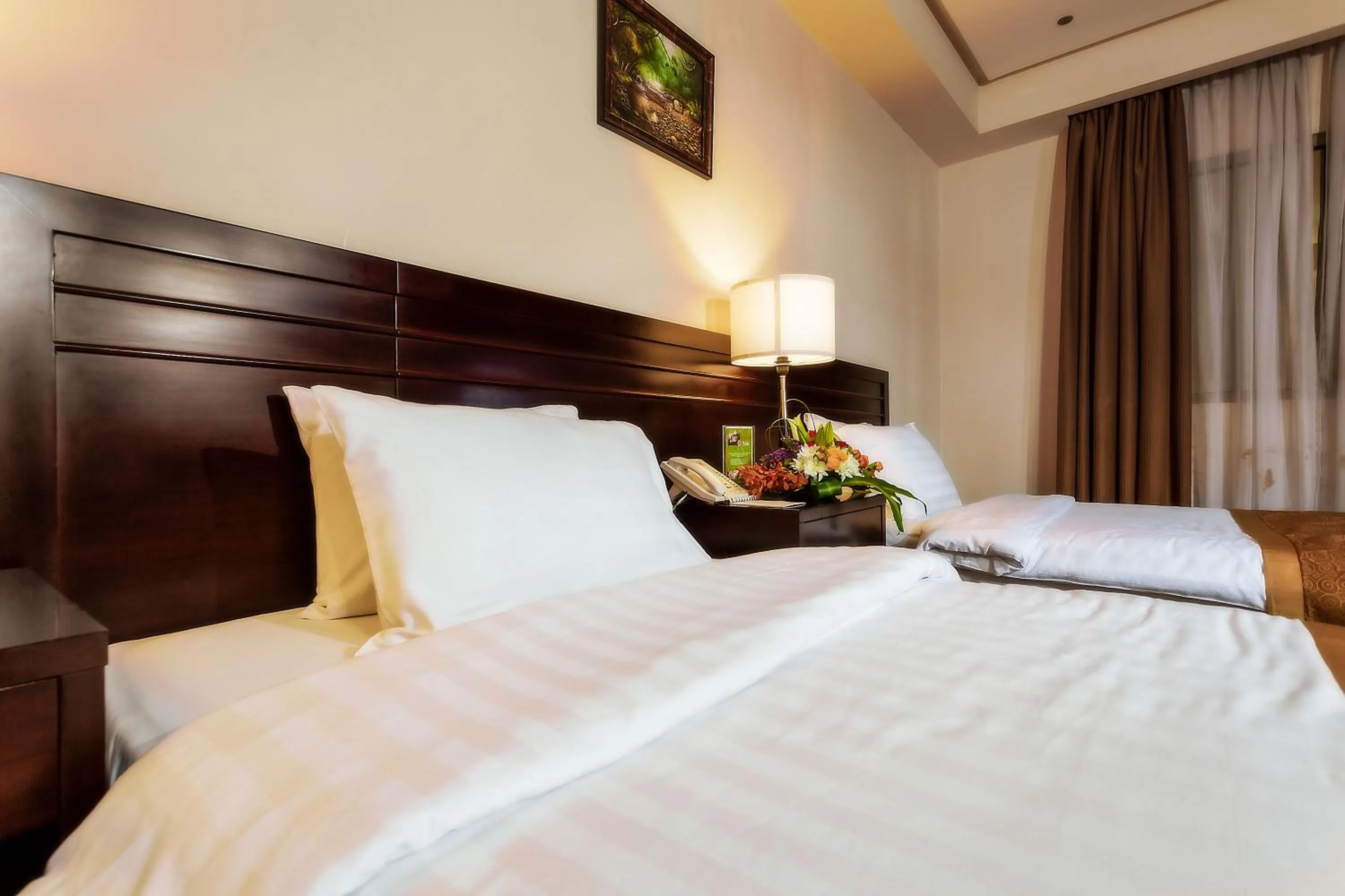 Bedroom, Bed in Monroe Hotel & Suites