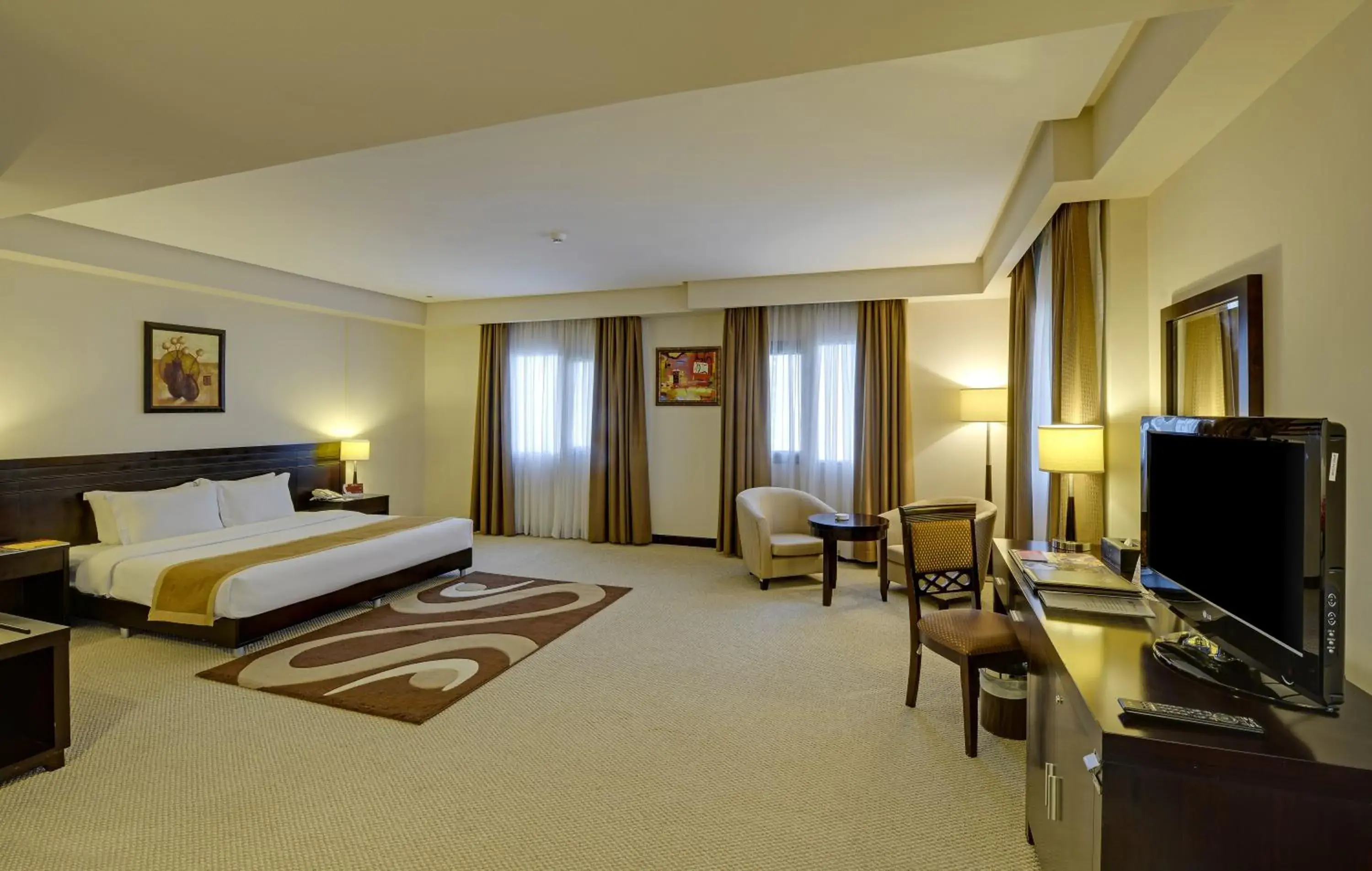 Photo of the whole room, Bed in Monroe Hotel & Suites Photo of the whole room, Bed in Monroe Hotel & Suites