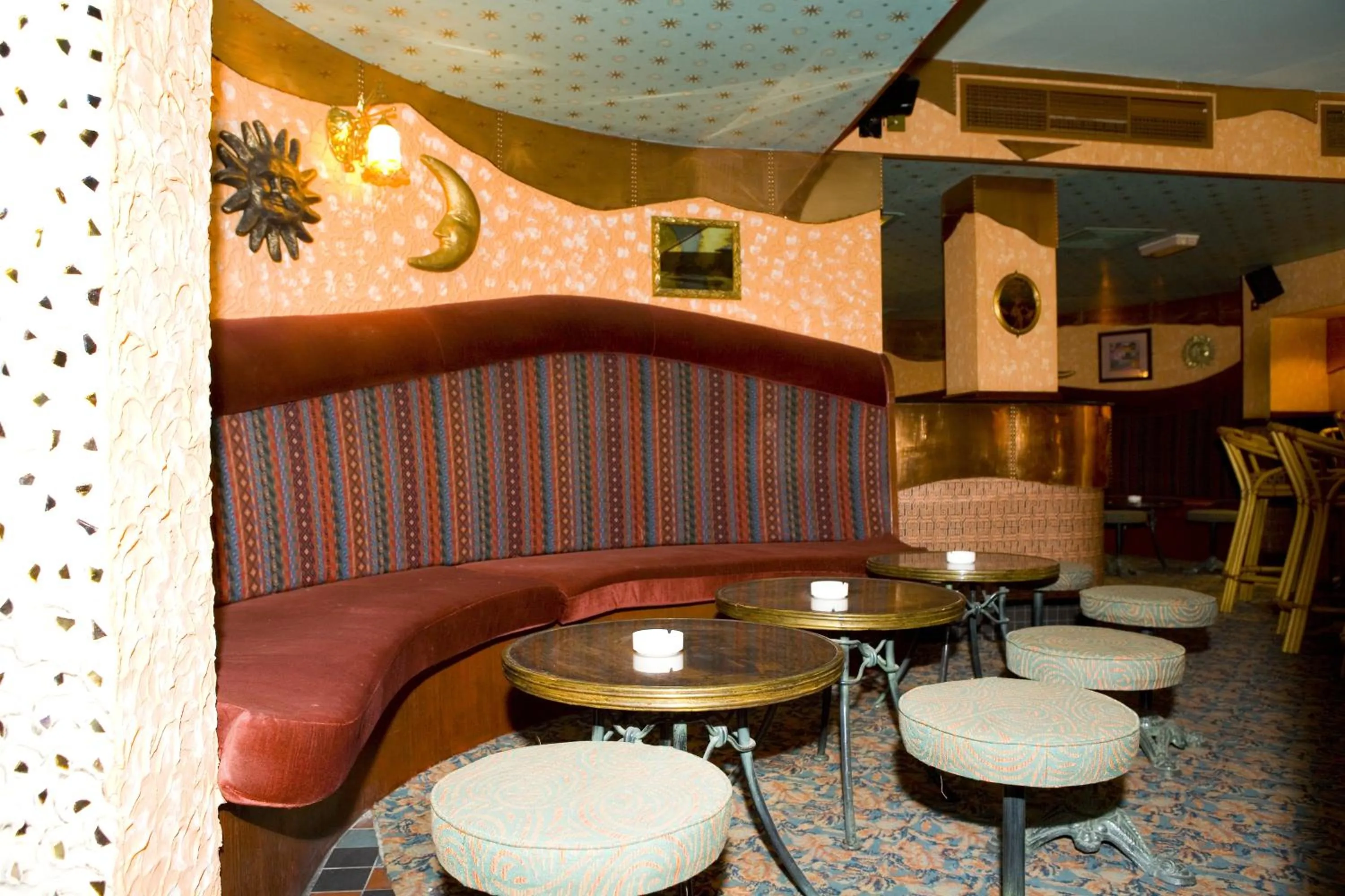 Restaurant/places to eat in Mansouri Mansions Hotel