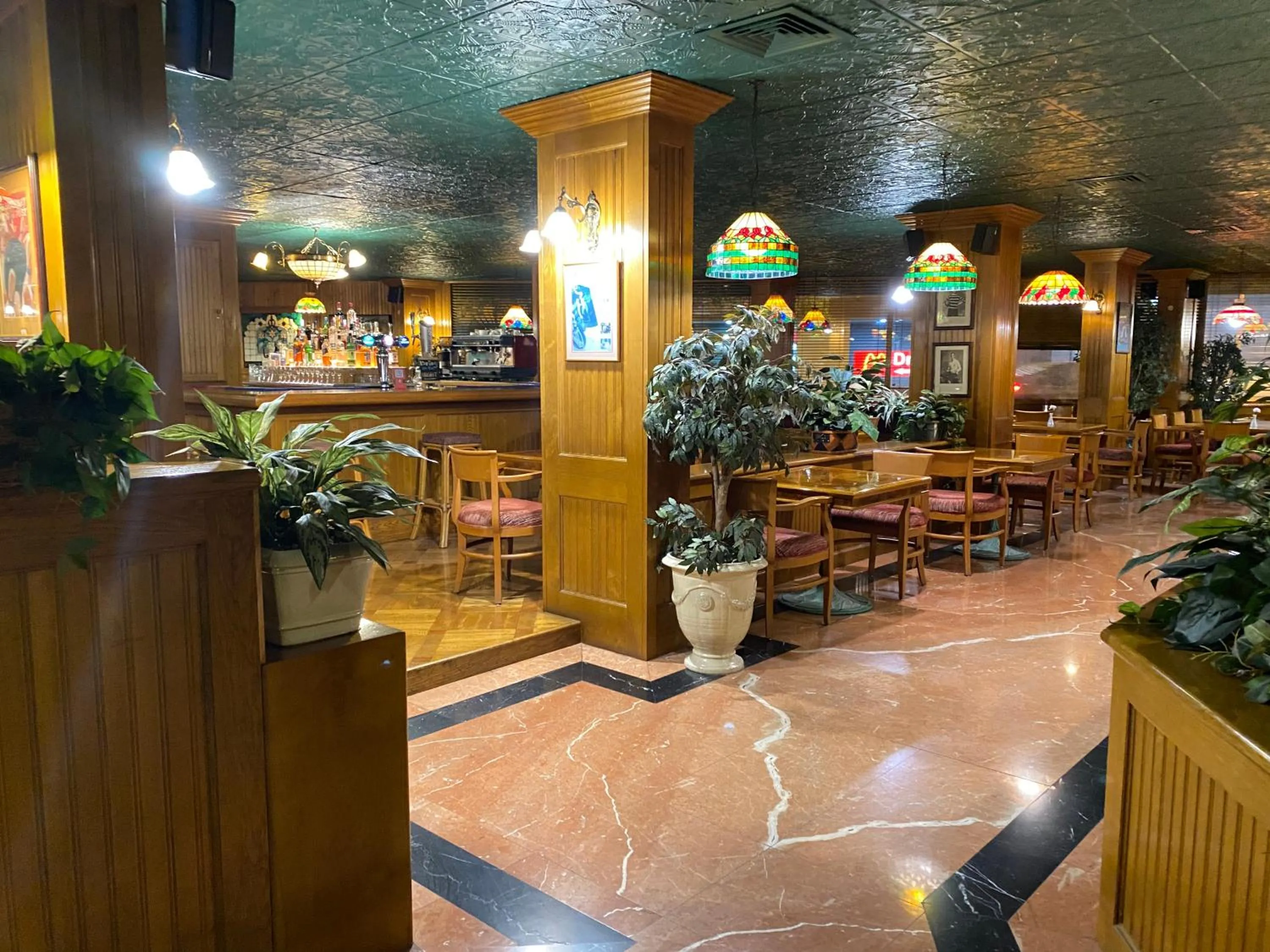 Restaurant/places to eat in Mansouri Mansions Hotel