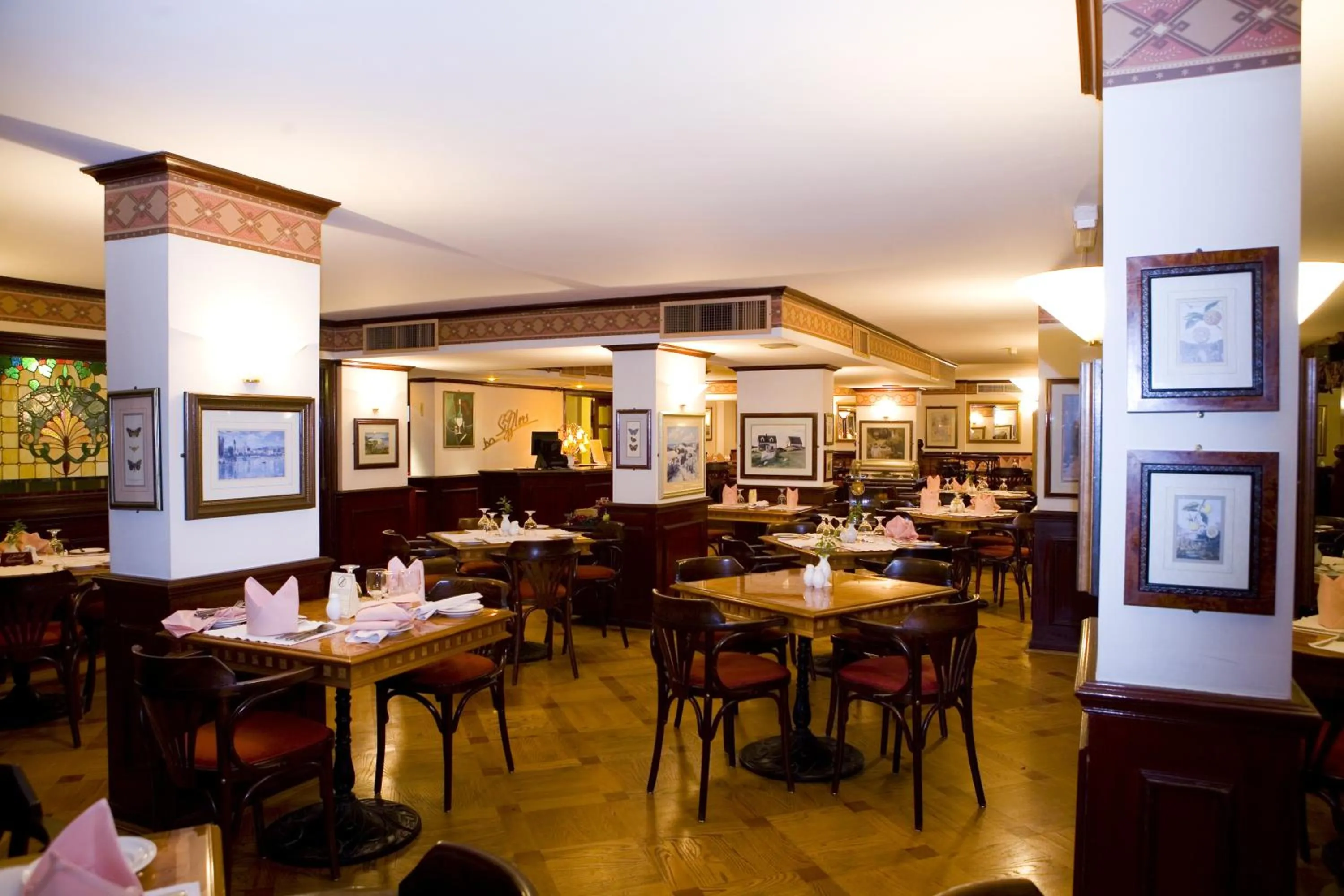 Restaurant/places to eat in Mansouri Mansions Hotel