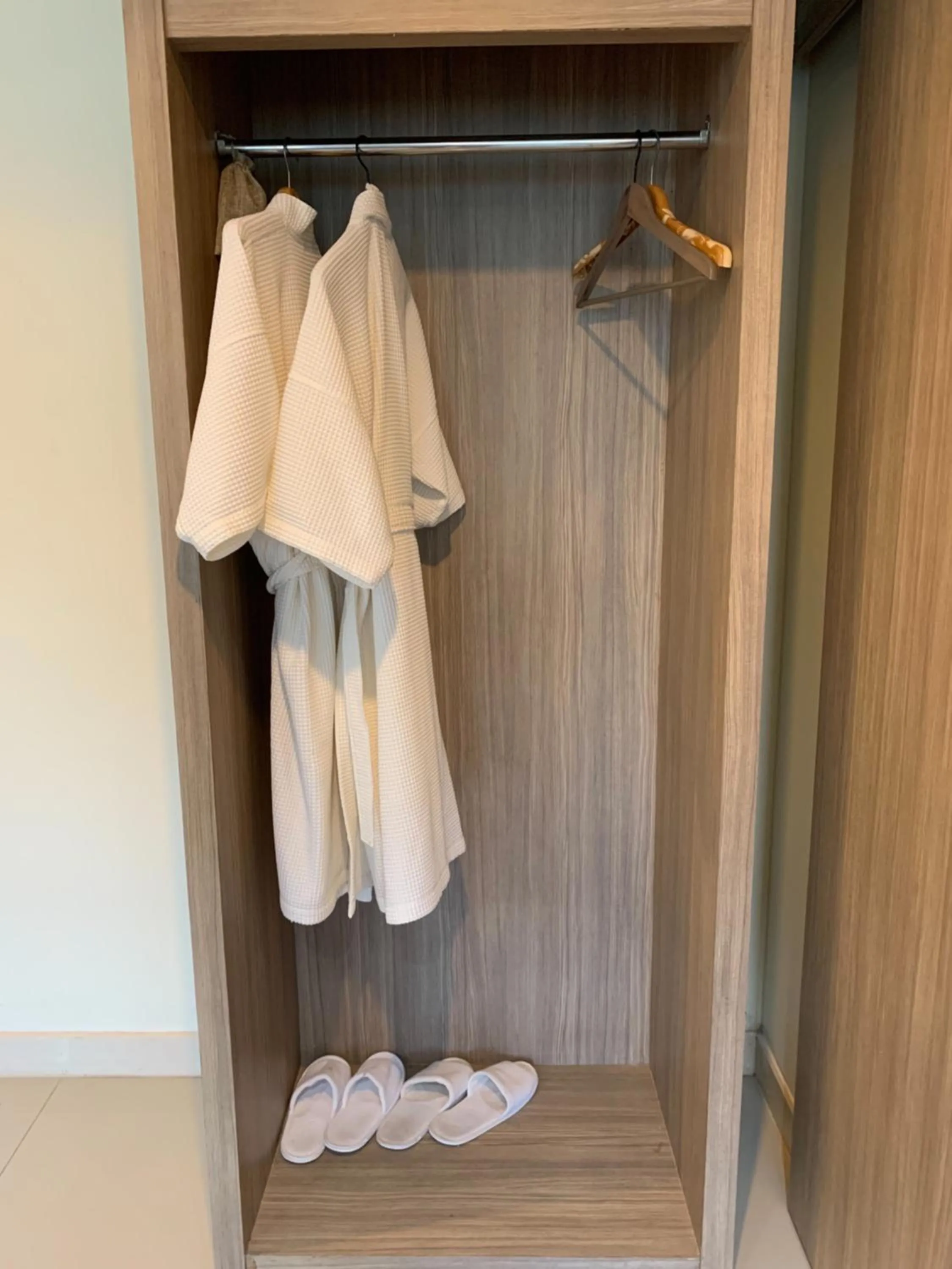 wardrobe in Akelada Hotel