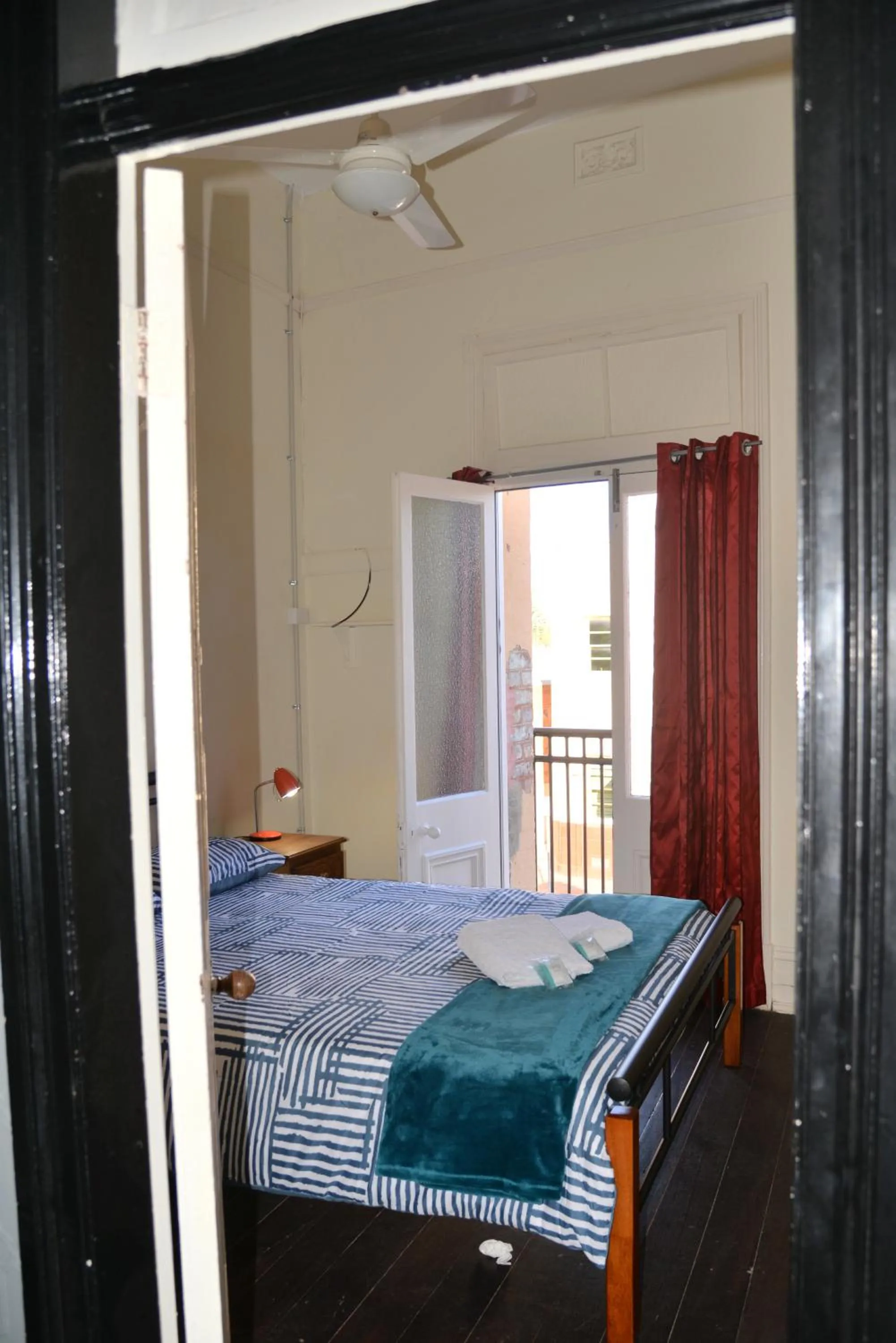 Balcony/Terrace, Bed in Geraldton Backpackers