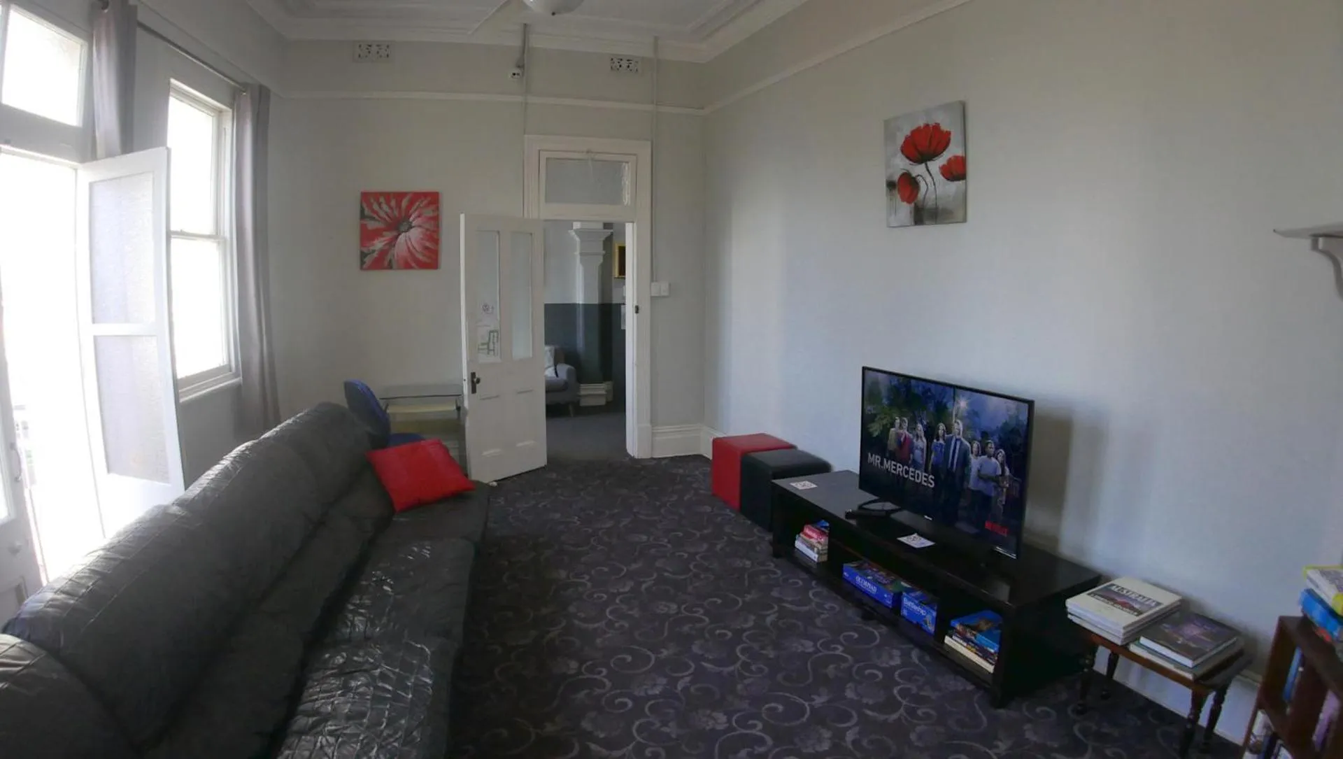 Communal lounge/ TV room in Geraldton Backpackers