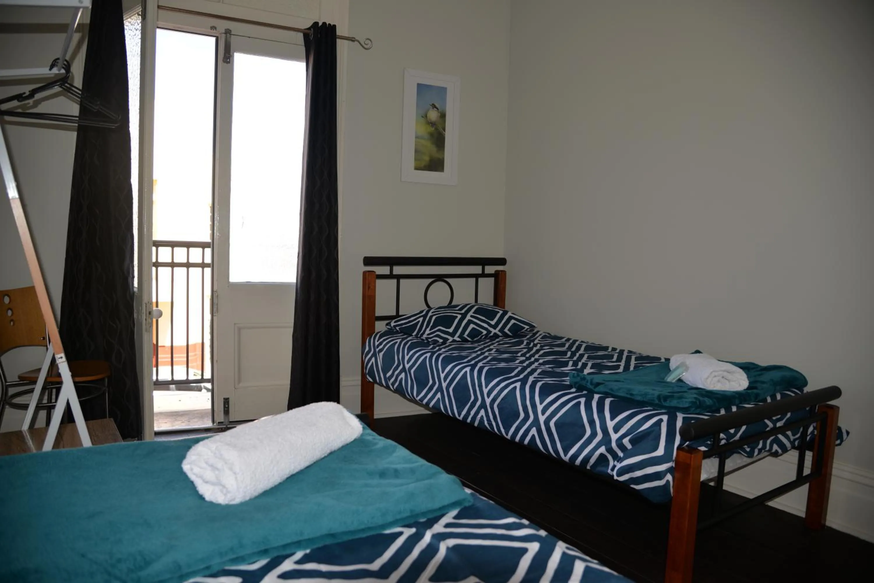Balcony/Terrace, Bed in Geraldton Backpackers