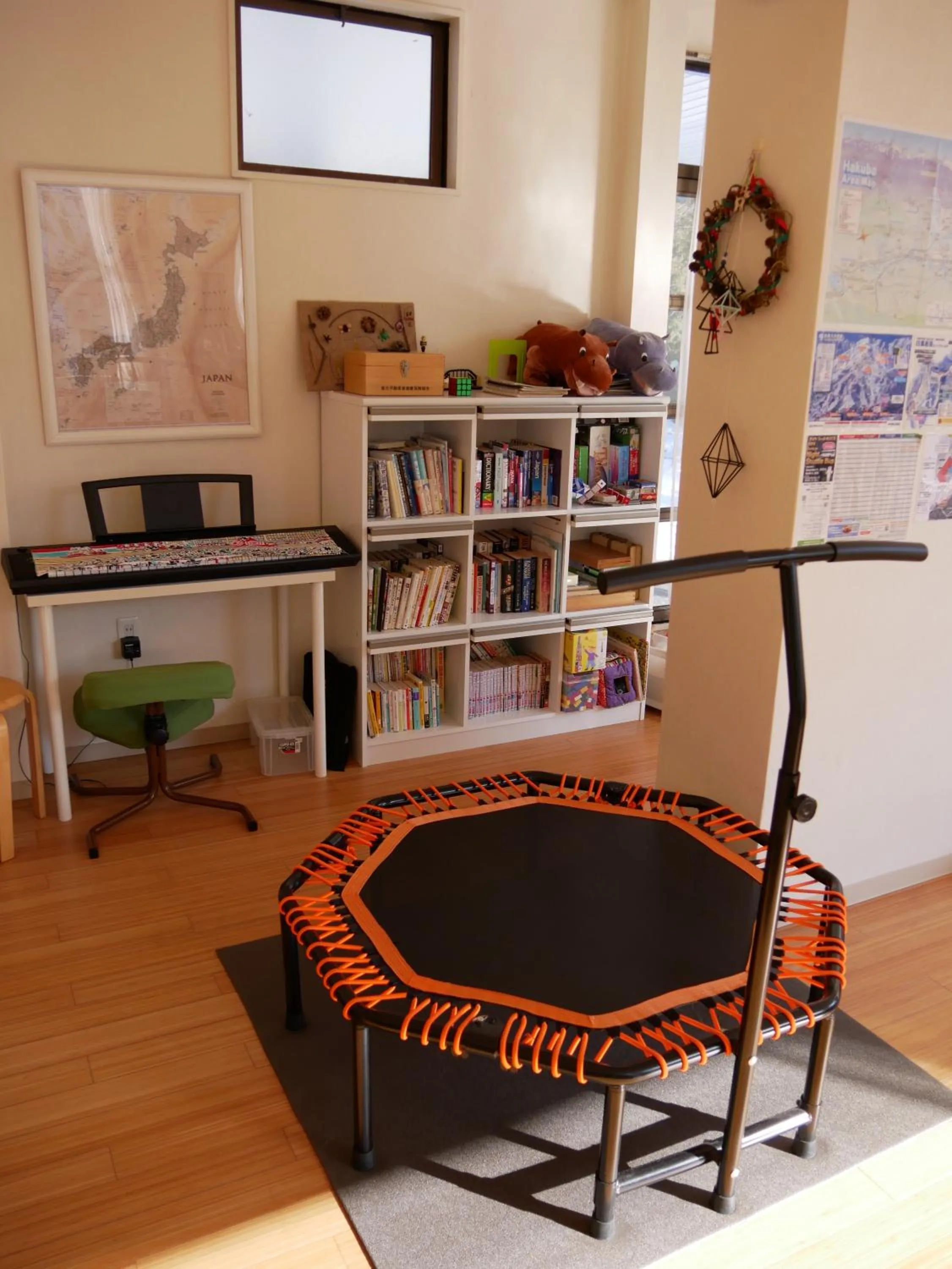Living room in K's House Hakuba Alps - Travelers Hostel