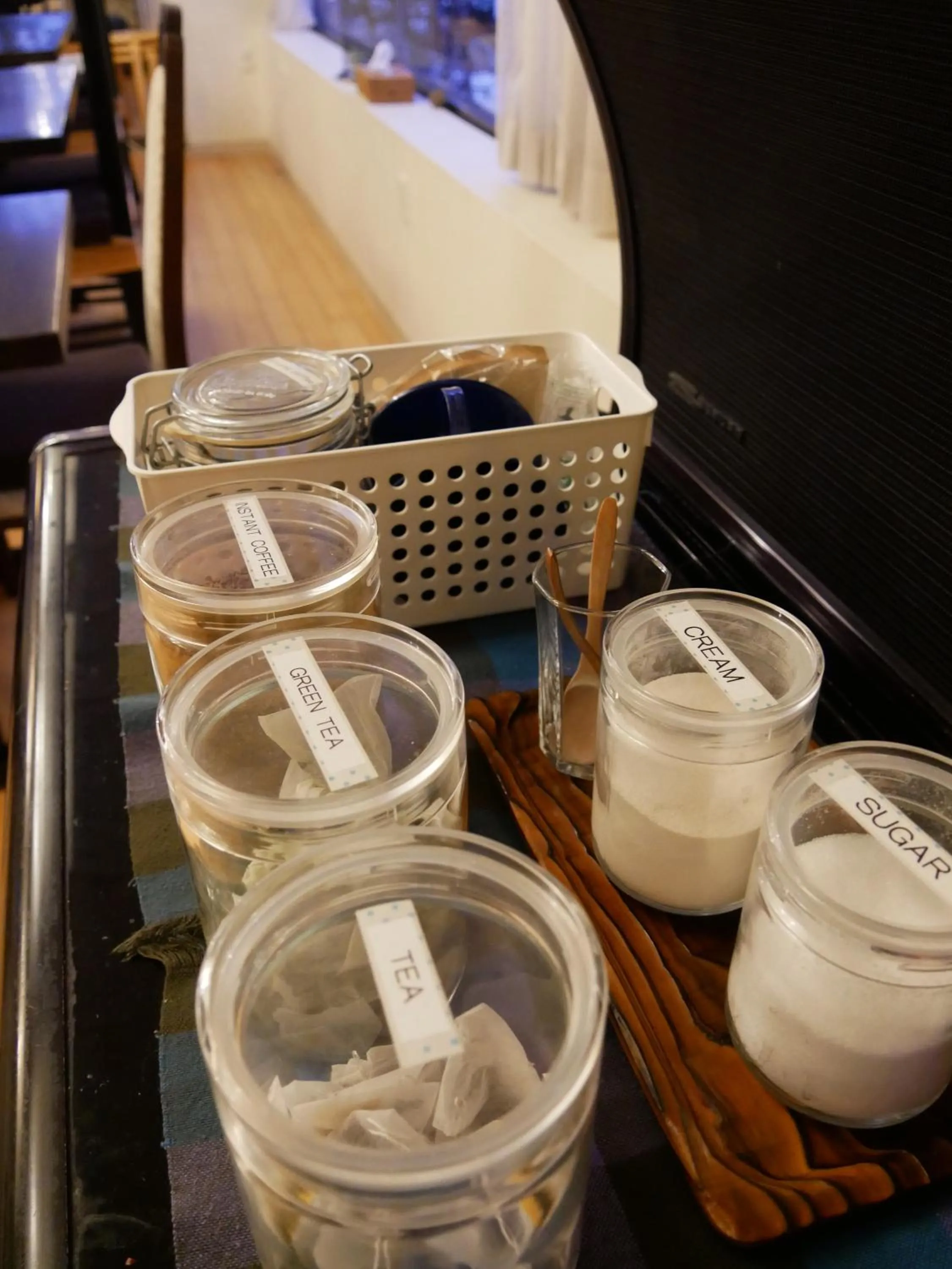 Coffee/tea facilities in K's House Hakuba Alps - Travelers Hostel