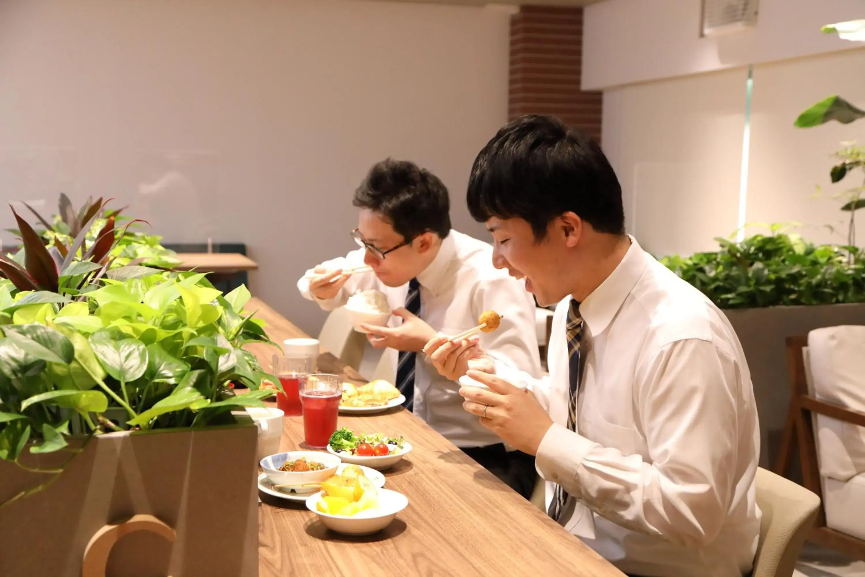 Restaurant/places to eat in Osaka Corona Hotel Restaurant/places to eat in Osaka Corona Hotel