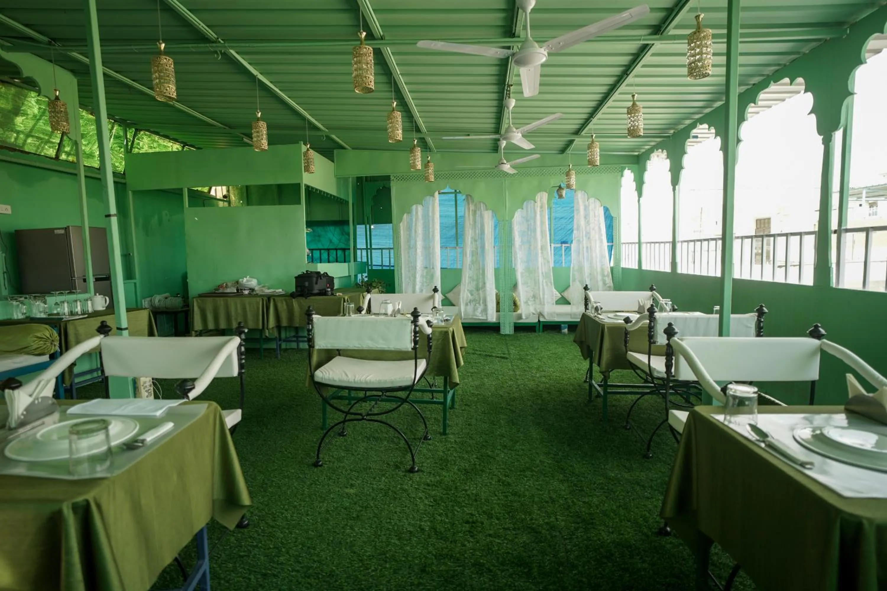 Restaurant/places to eat in Teriwell Stay in Island Tower