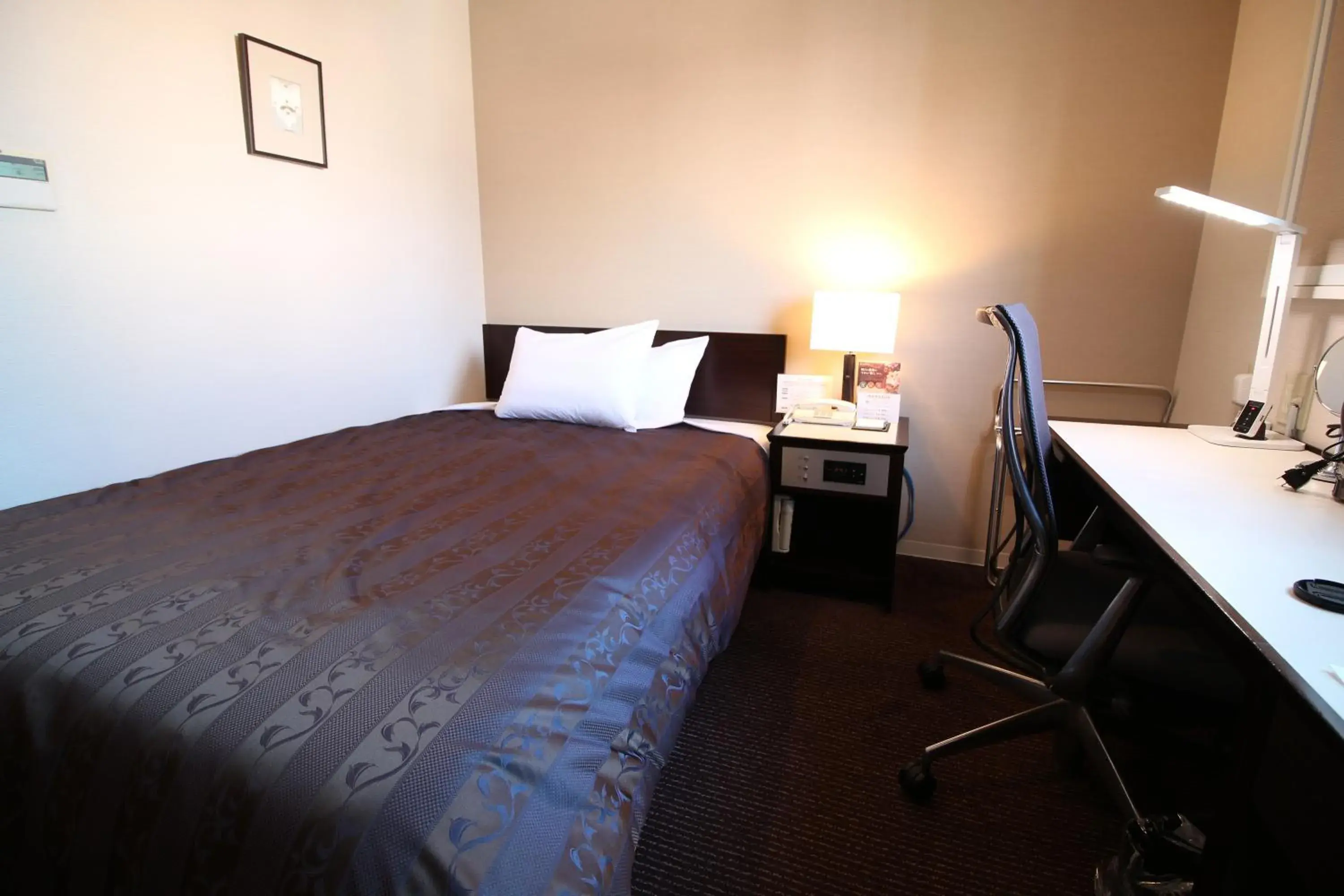 Photo of the whole room, Bed in Meitetsu Inn Nagoya Nishiki Photo of the whole room, Bed in Meitetsu Inn Nagoya Nishiki