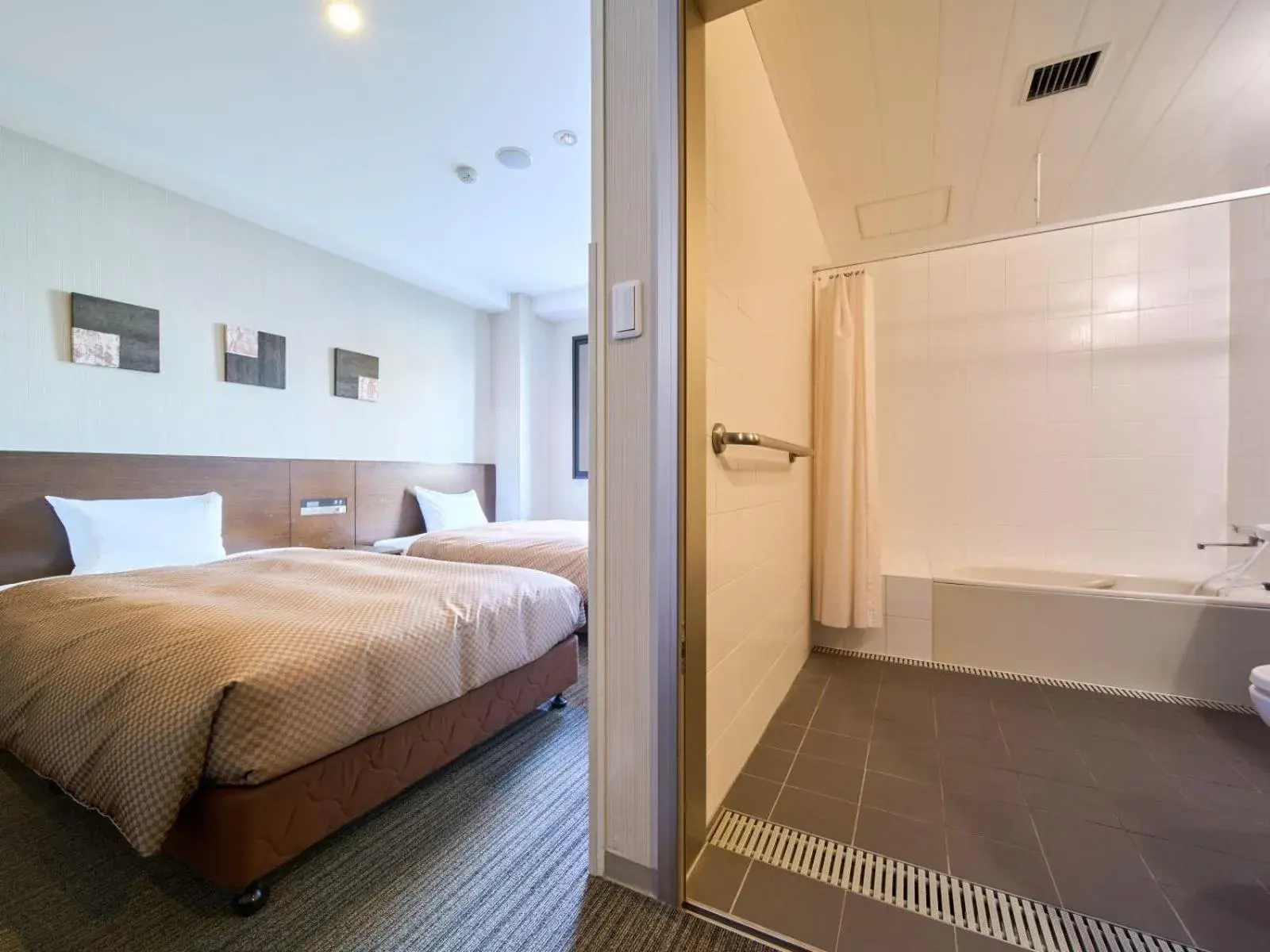 Photo of the whole room, Bed in Meitetsu Inn Kariya Photo of the whole room, Bed in Meitetsu Inn Kariya